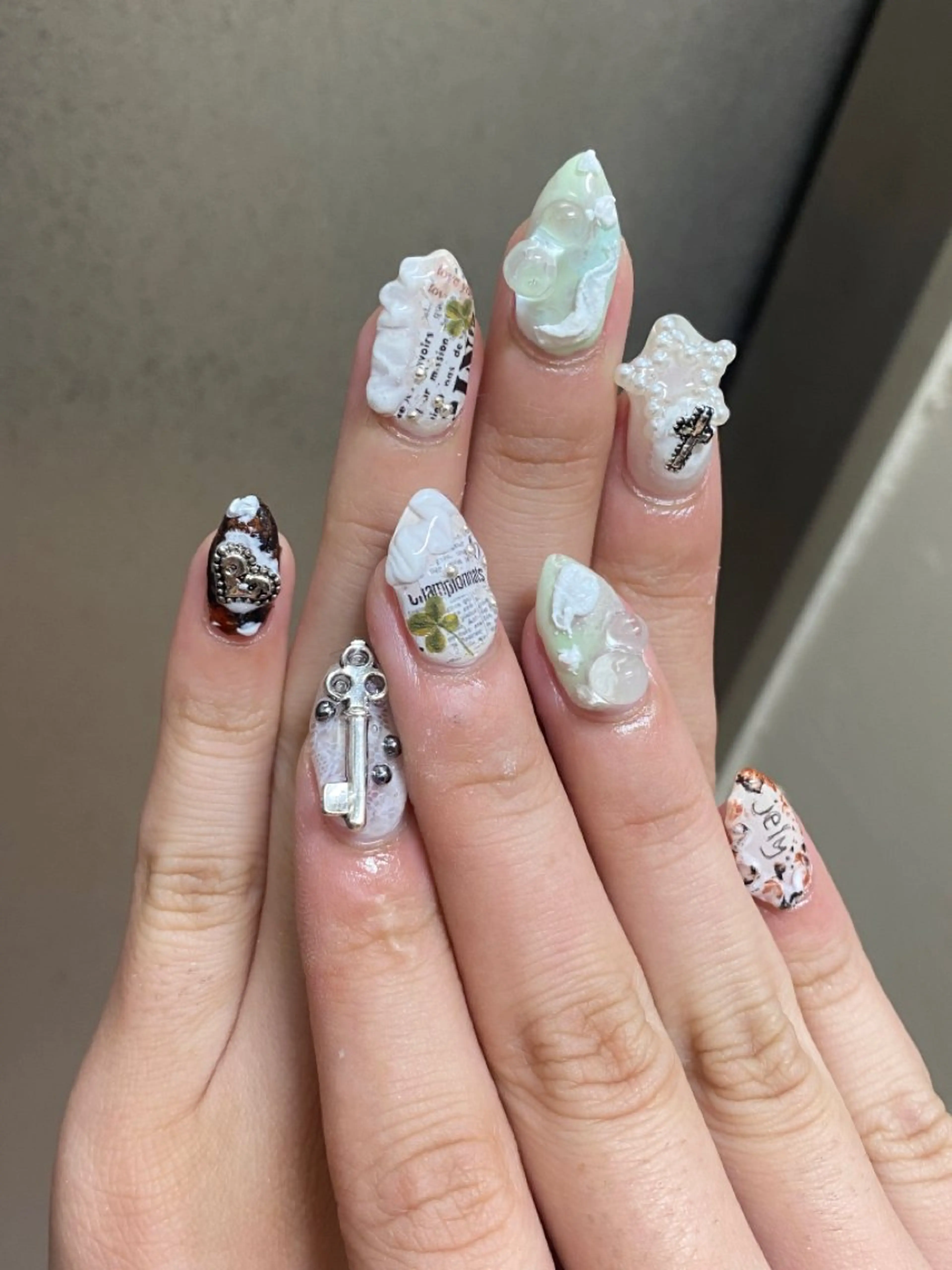 ネイル ハンドネイル isobe yuiのネイルデザイン