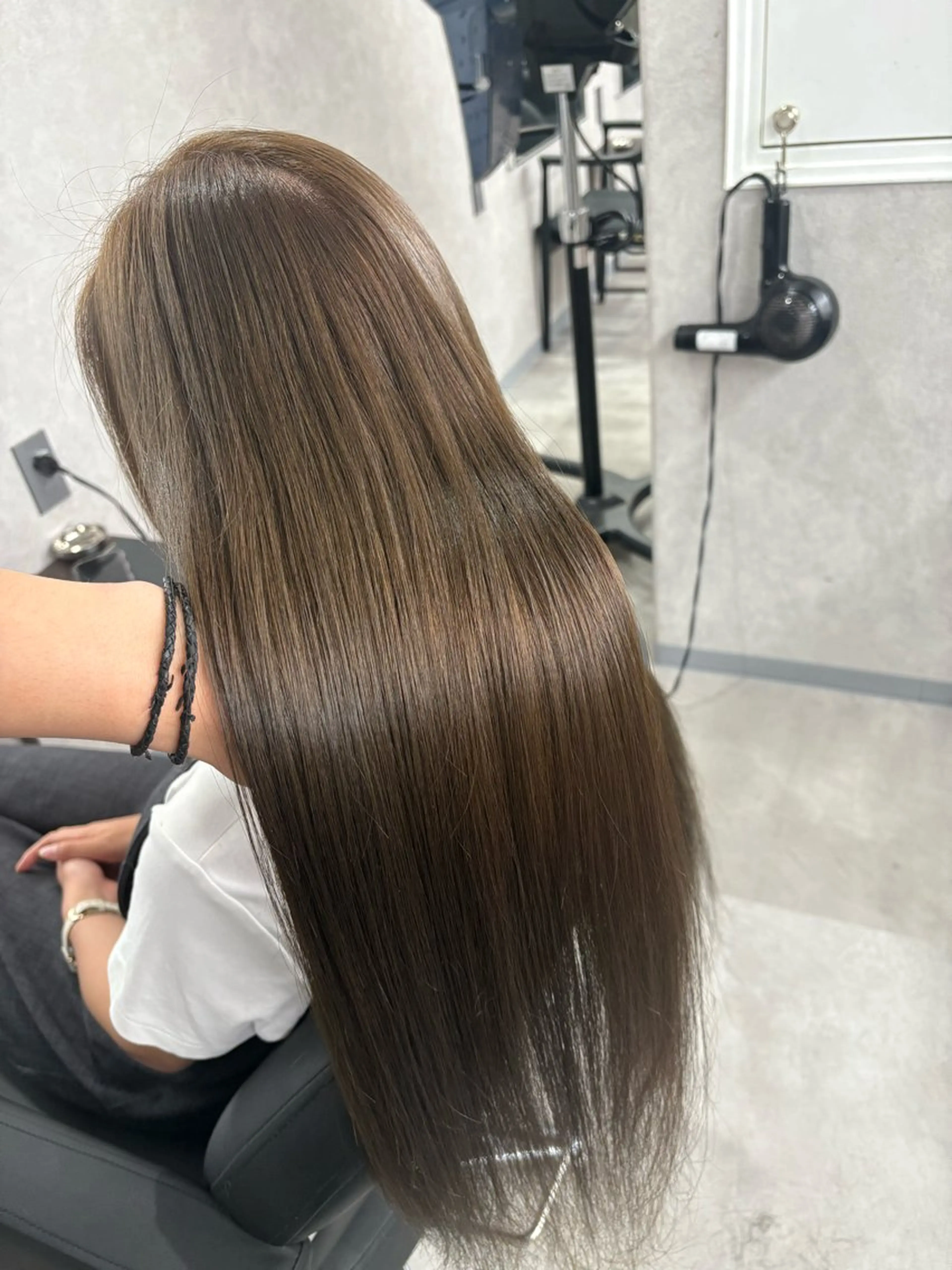ロング カラー ベージュカラー オリーブベージュ ヘアカラー トリートメント 韓国風レイヤー ハイトーンRYOTAのヘアスタイル