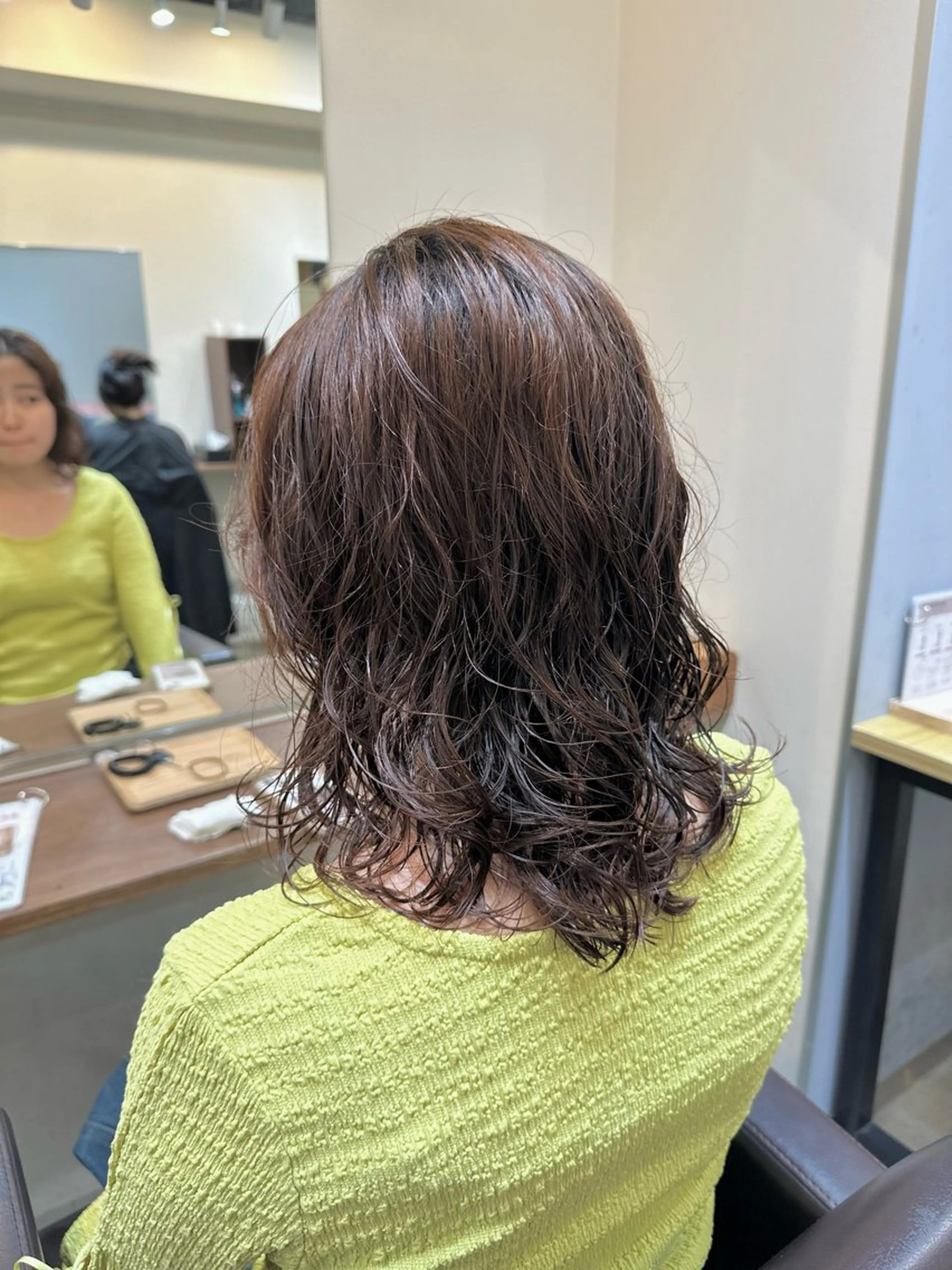 ミディアム カラー パーマ カット パーマ トリートメント 小顔カット✨ 透明感カラー✨kyoのヘアスタイル