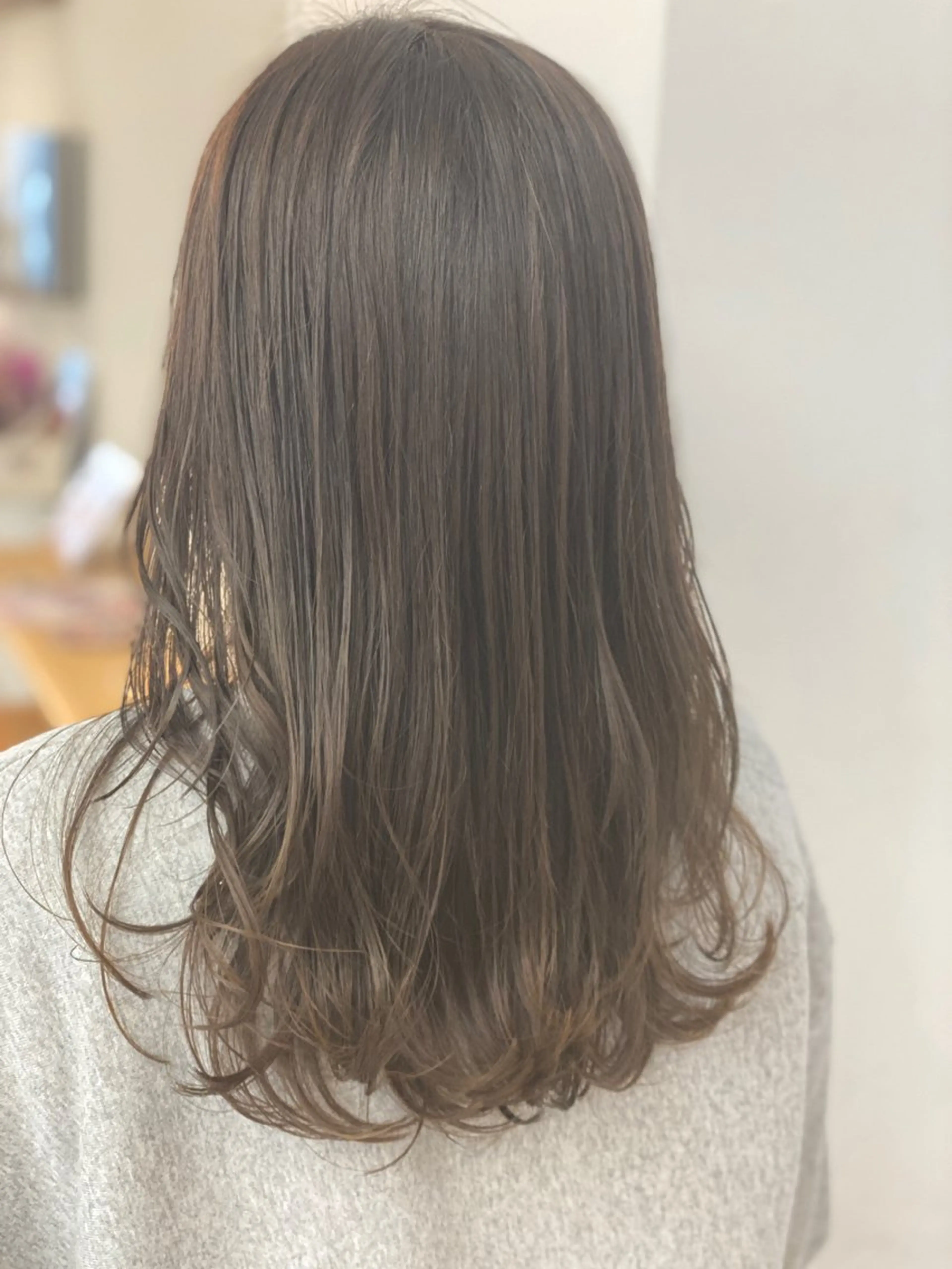 セミロング ヘアカラー ✨オール年代🆗 🤍内田亜由子のヘアスタイル