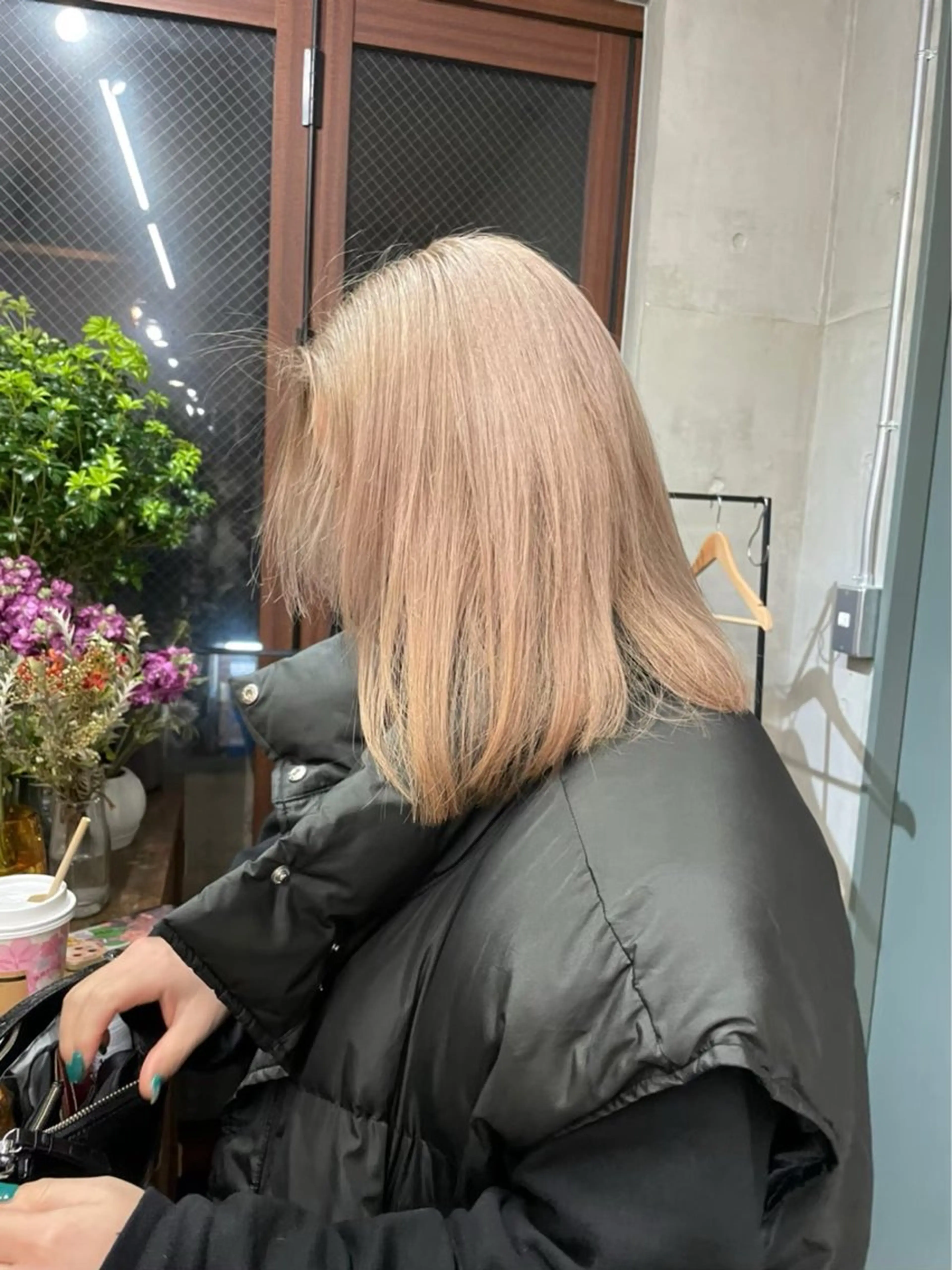 セミロング カラー 切りっぱなしボブ ベージュカラー デザインカラー ダブルカラー グレージュ ヘアカラー SALT WATER所属・南堀江ハイトーン ×カットMIKU🍒のヘアスタイル