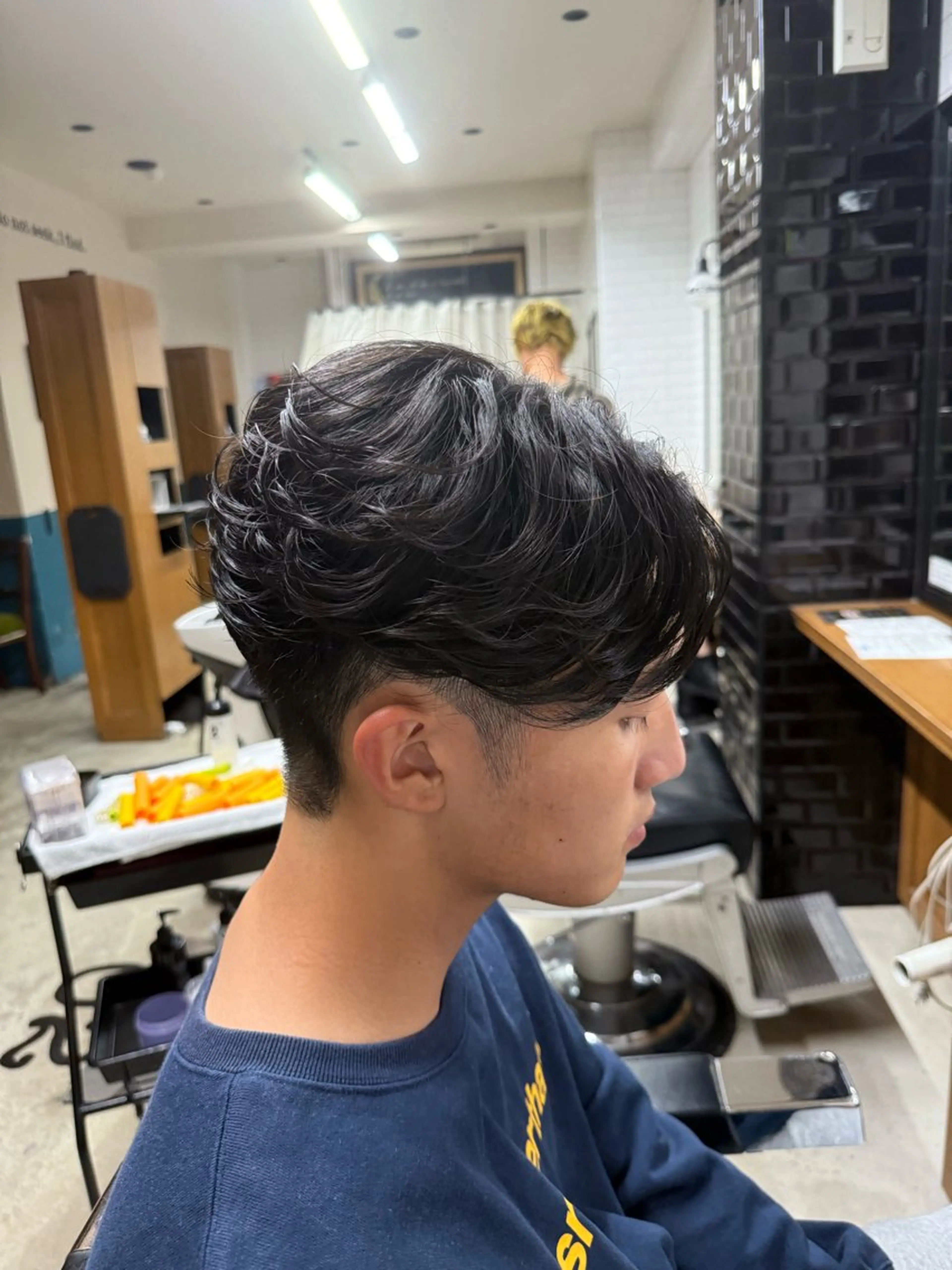 ミディアム パーマ メンズ ミディアムパーマ フェザーパーマ メンズパーマ 学生(メンズ向け) 学生 シフト今泉所属・ヨネダ コウヘイのヘアスタイル