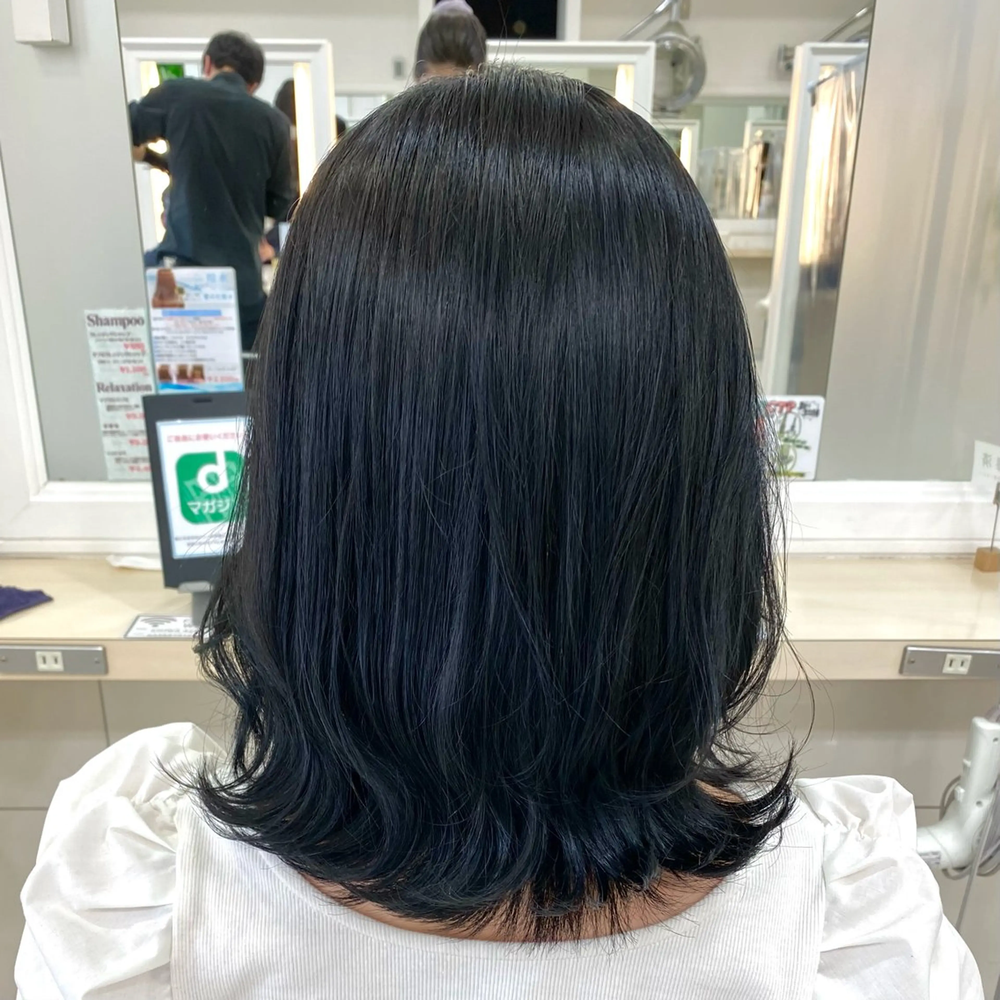 セミロング カラー 崎山 紗吏のヘアスタイル