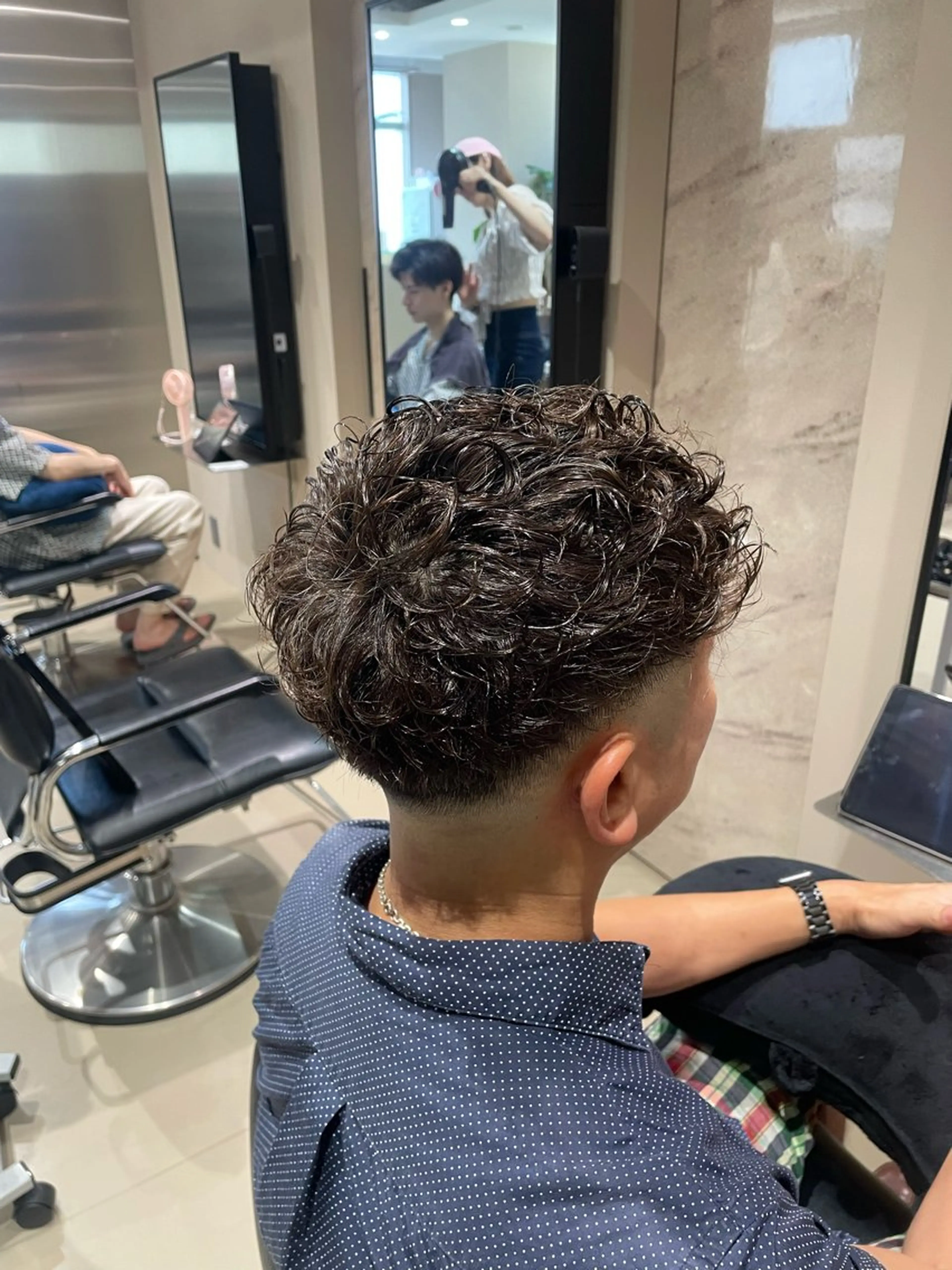 メンズ フェードカット メンズパーマ スキンフェード カット パーマ けいせい/横浜/カッ ト/フェード/カラーのヘアスタイル
