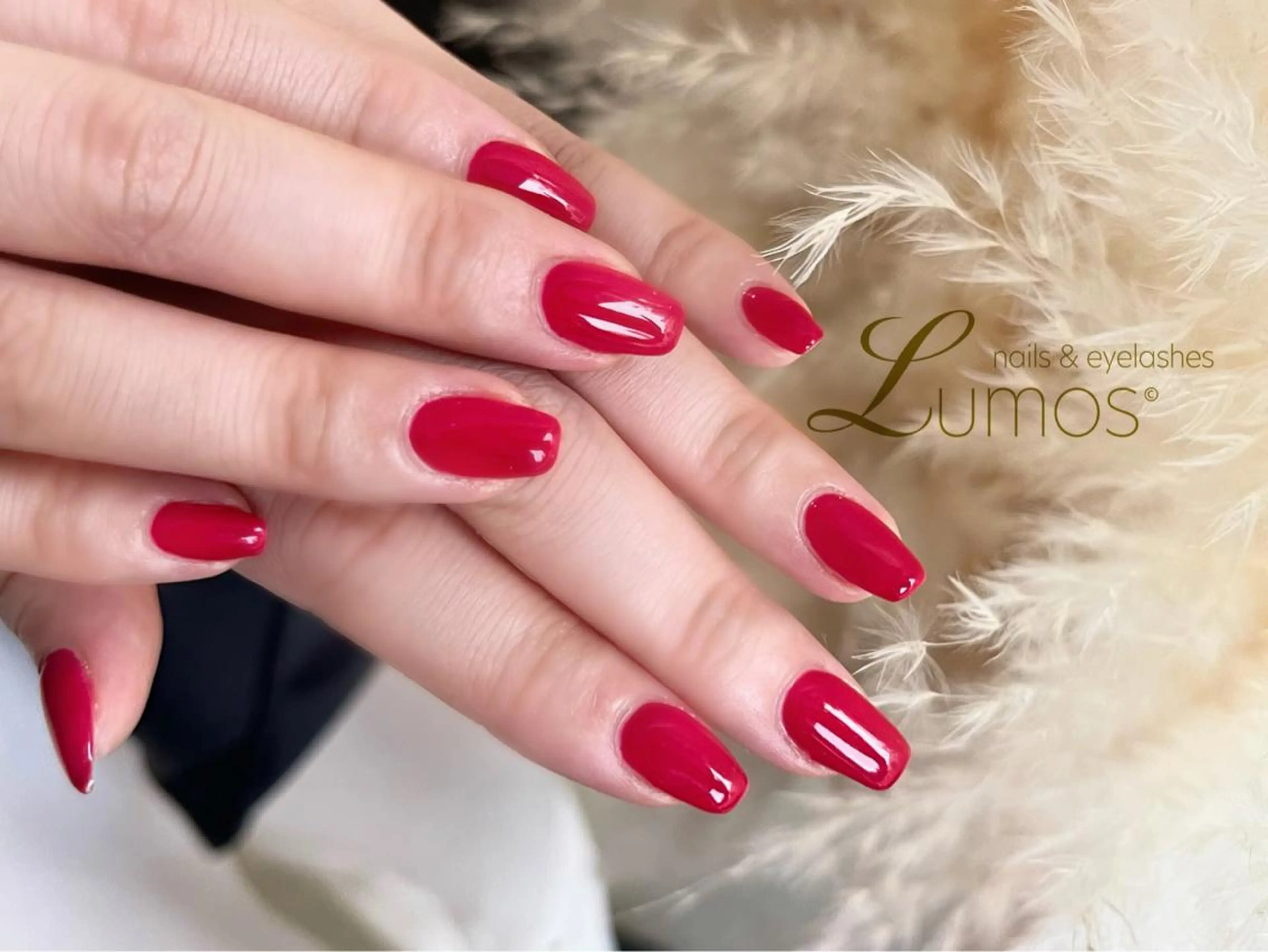 ネイル ニュアンスネイル 赤色 スクエアネイル ハンドネイル Lumos/nail &eyelashes桜川店所属・Lumos Annのネイルデザイン