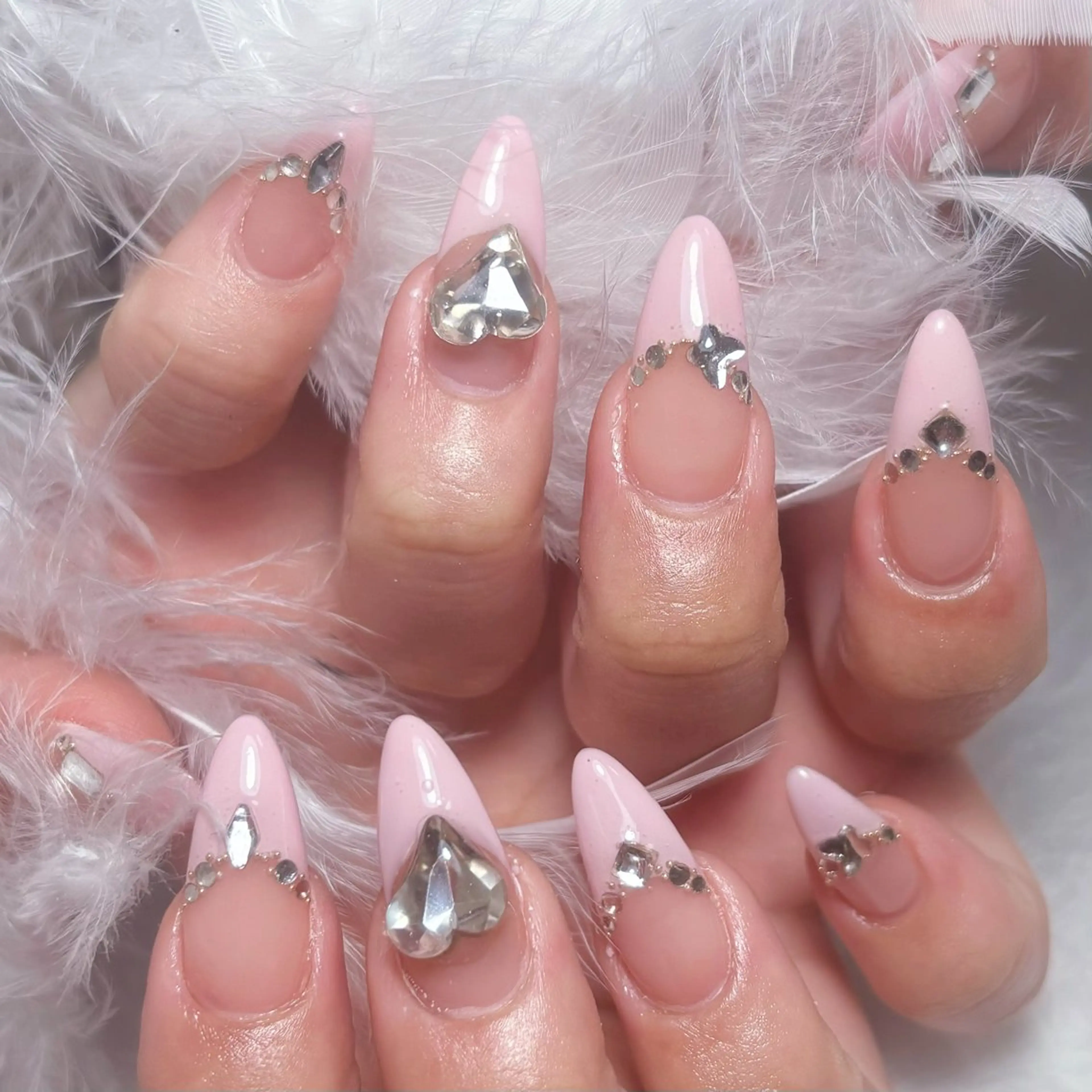 ミディアム 韓国風ヘア ハンドネイル DIAMOND Nail☁️のネイルデザイン