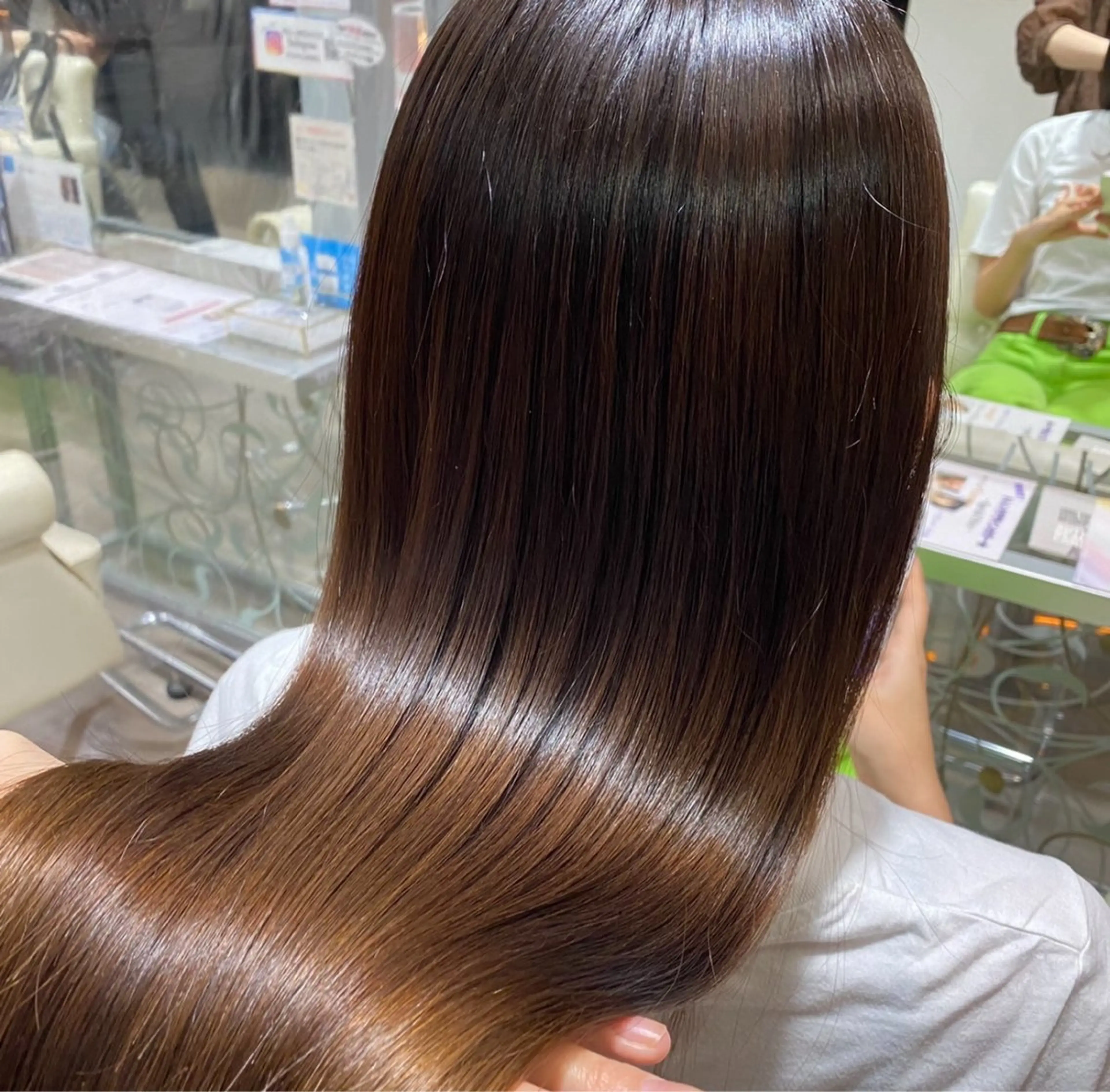 うる艶美髪矯正+メンテナンスカットの写真