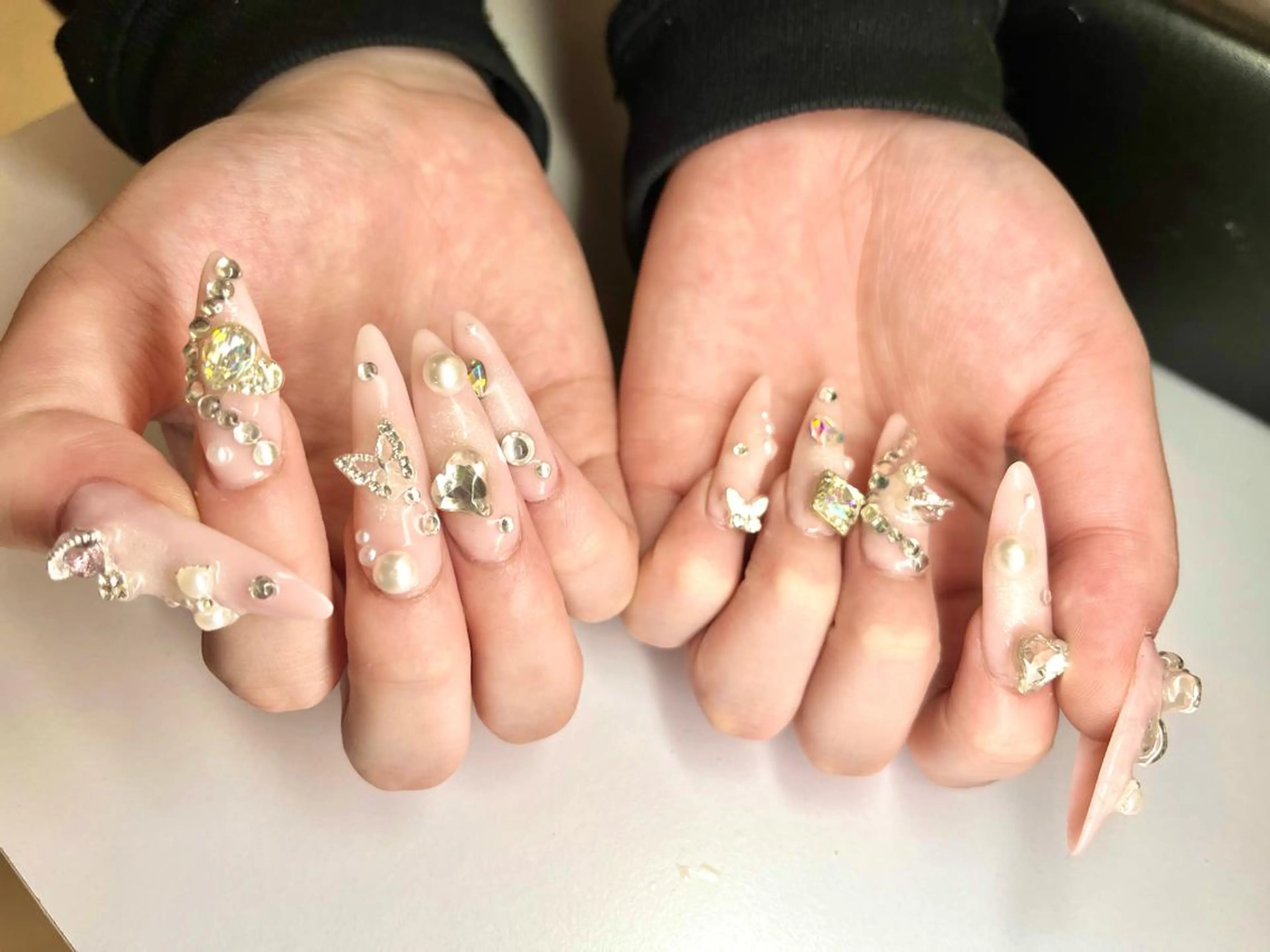 ロング ネイル ラメ(グリッター) ニュアンスネイル ピンク ホワイト RIONnail(リオンネイル)所属・RIONnail Yurikaのネイルデザイン