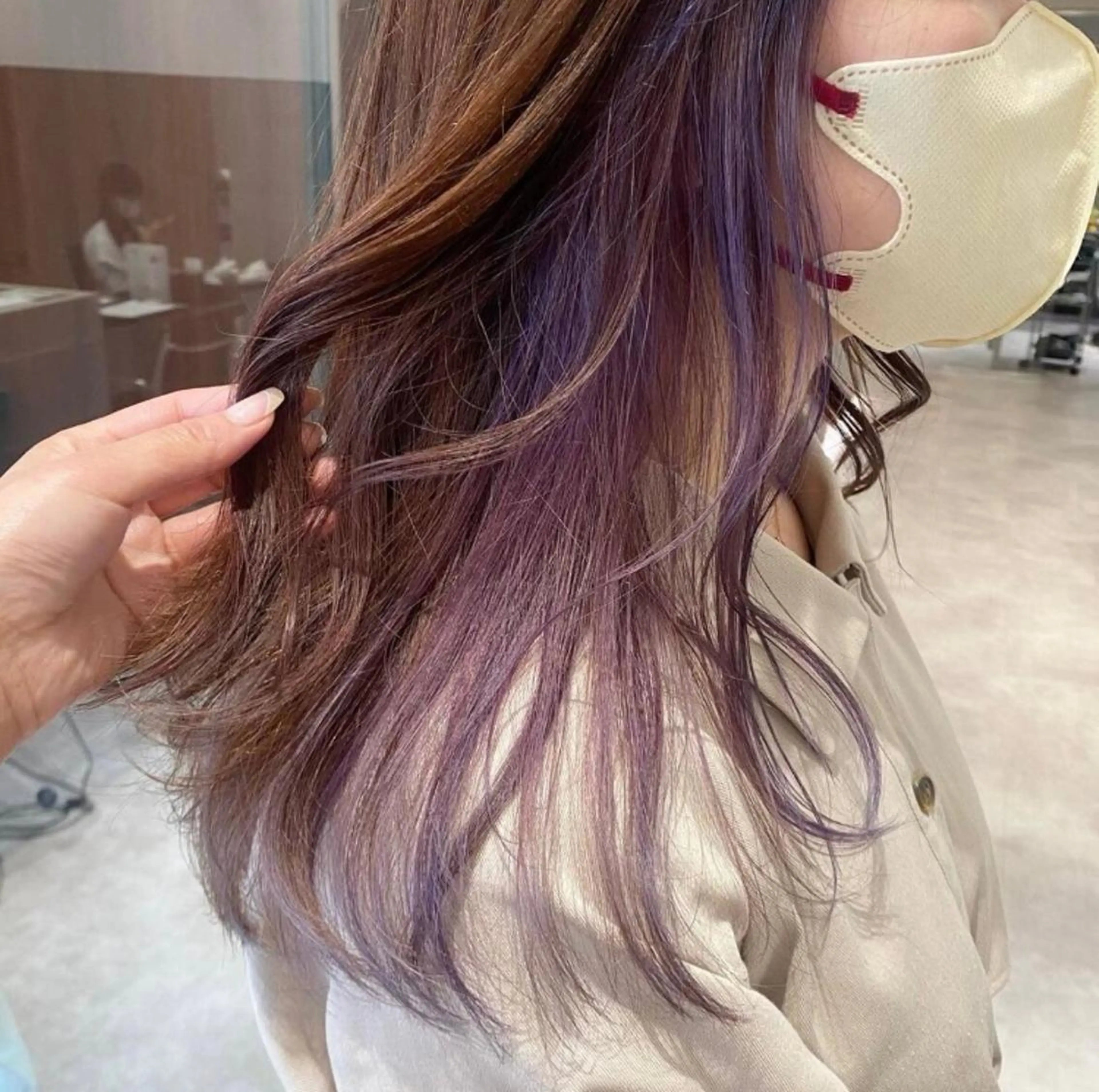 ロング カラー パープルカラー サキ🤍ハイトーン 🩰くびれ巻きヘアのヘアスタイル
