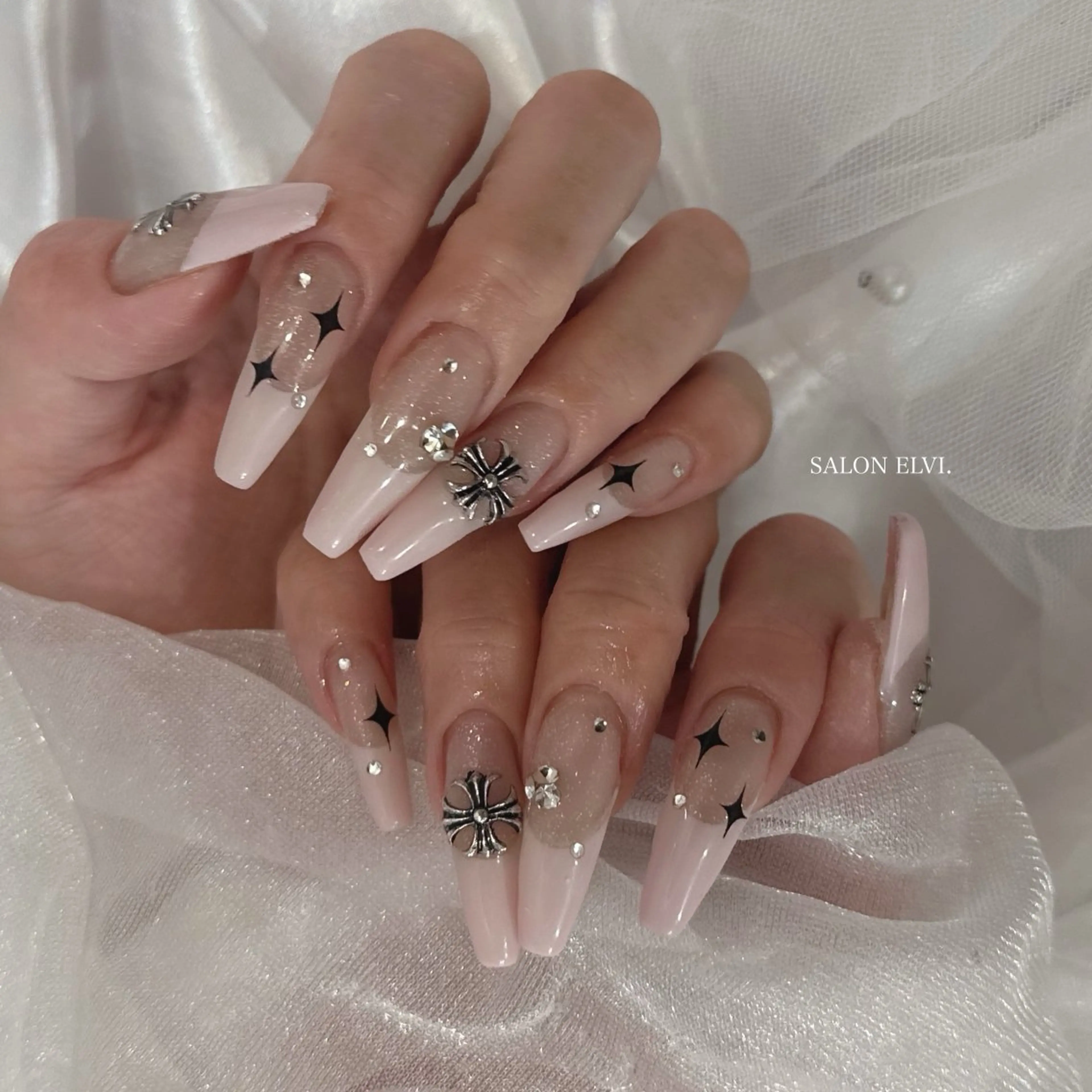 ネイル SALON ELVI.所属・SALON ELVI.のネイルデザイン