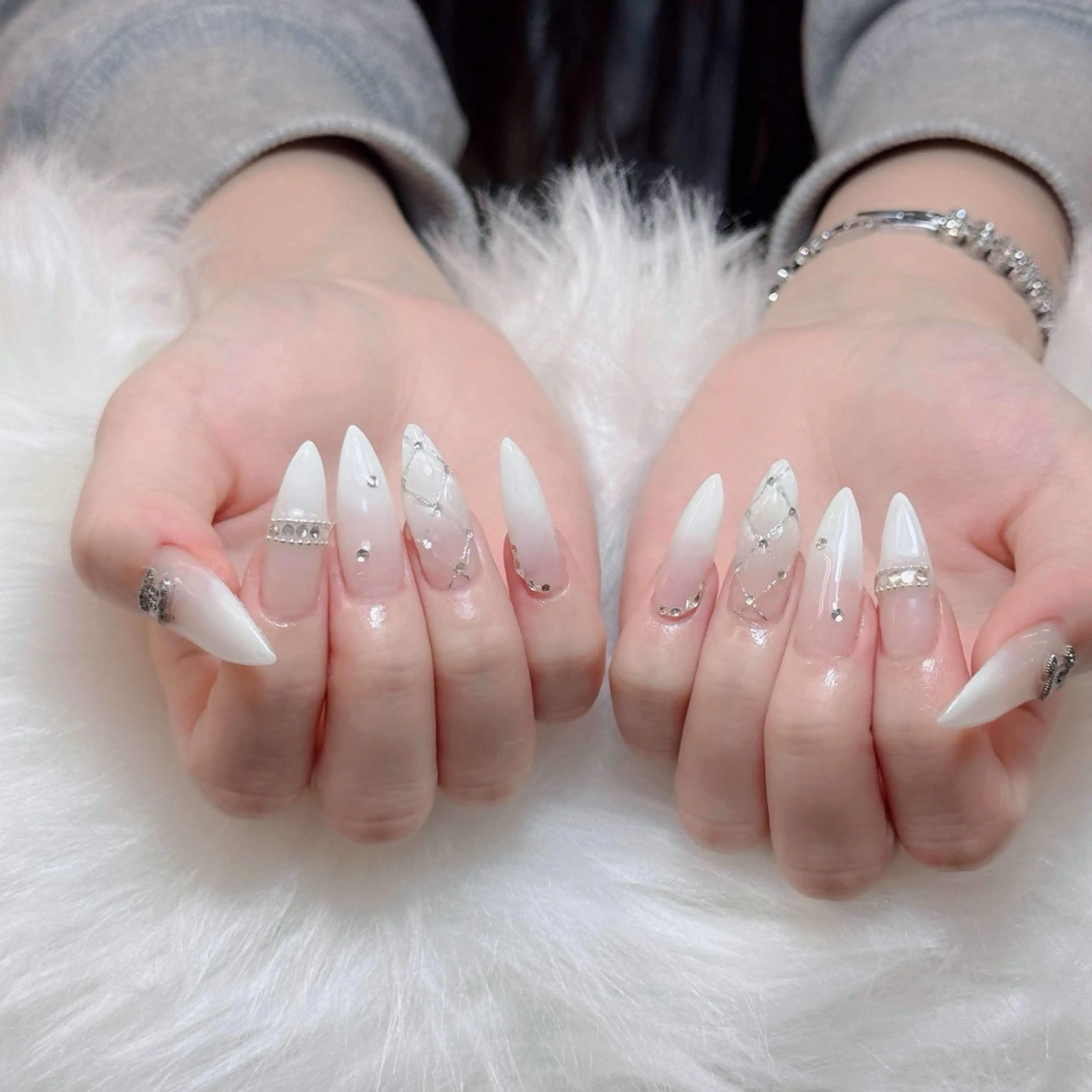 ネイル チークネイル フレンチネイル ジェルネイル ガラスフレンチ 韓国ネイル ハンドネイル ハンドケア Anh Nail 歌舞伎町のネイルデザイン