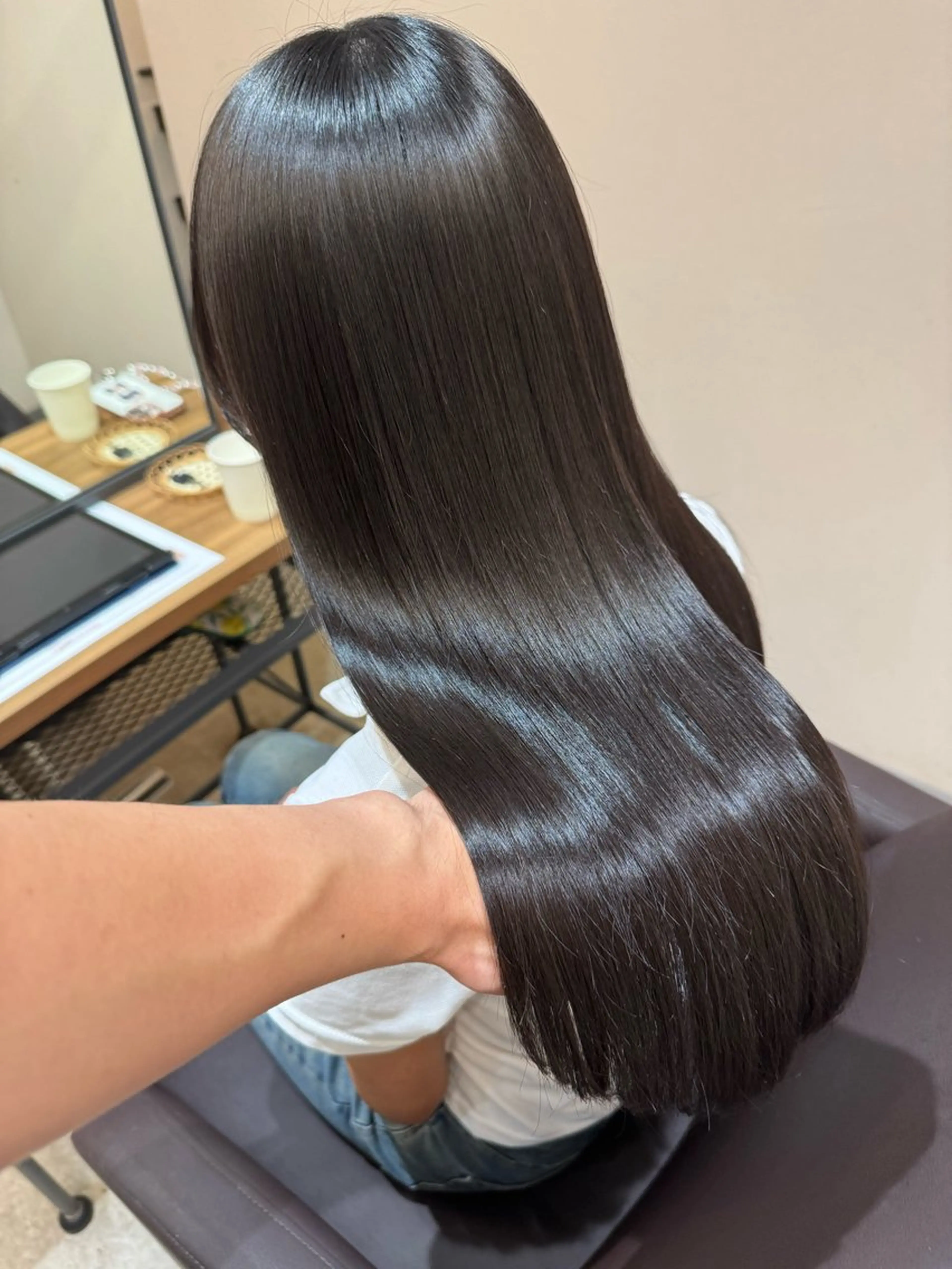 ロング ボブ 韓国風ヘア レイヤーカット ロング 縮毛矯正 カット 縮毛矯正 トリートメント ✨艶ブリーチカラー✨ ✨艶髪ストレート✨のヘアスタイル