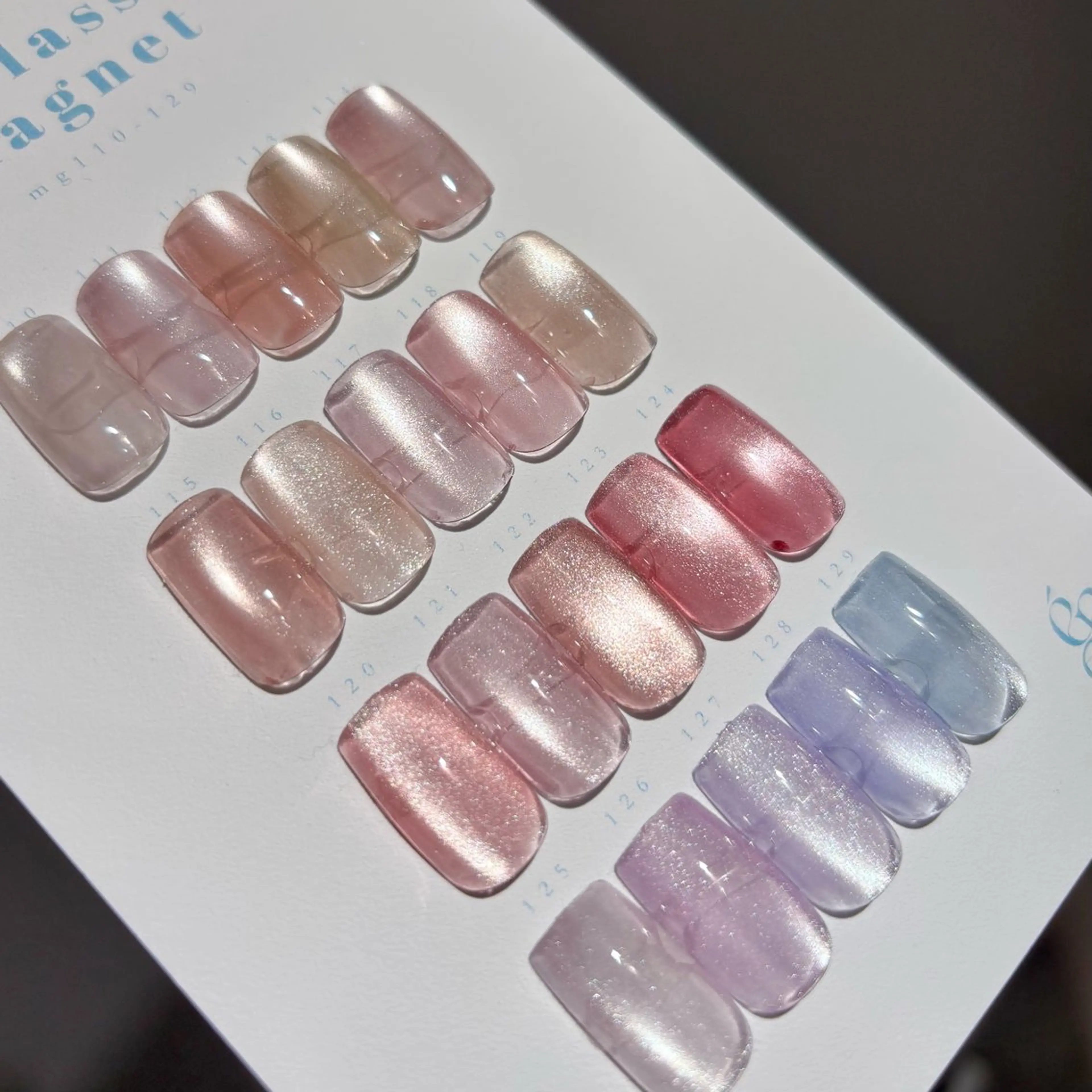 ネイル アウリイ三佐店所属・アウリイ 三佐店のネイルデザイン