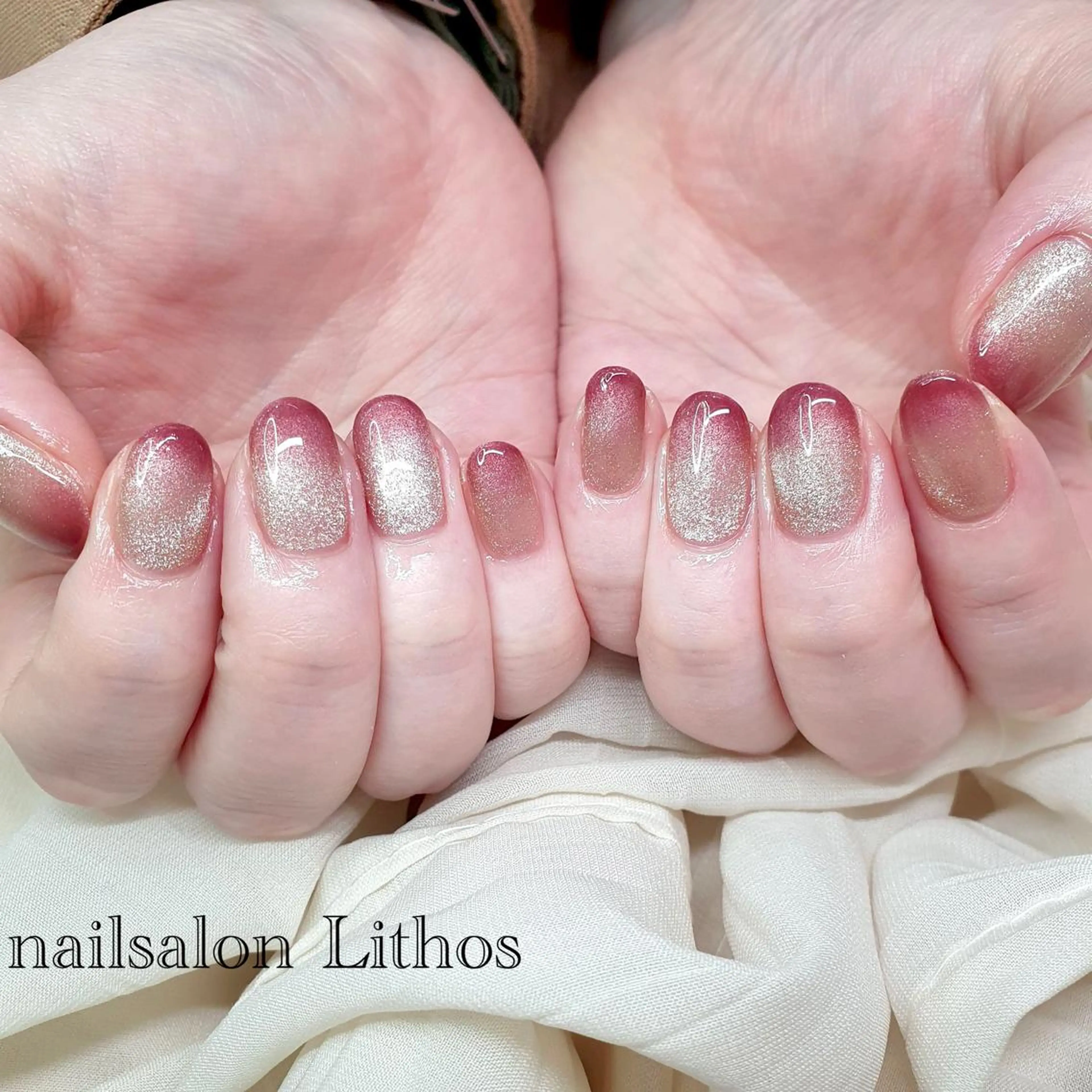 ネイル グラデーション ラメ(グリッター) ハンドネイル nailsalon Lithos所属・nailsalon Recontreのネイルデザイン