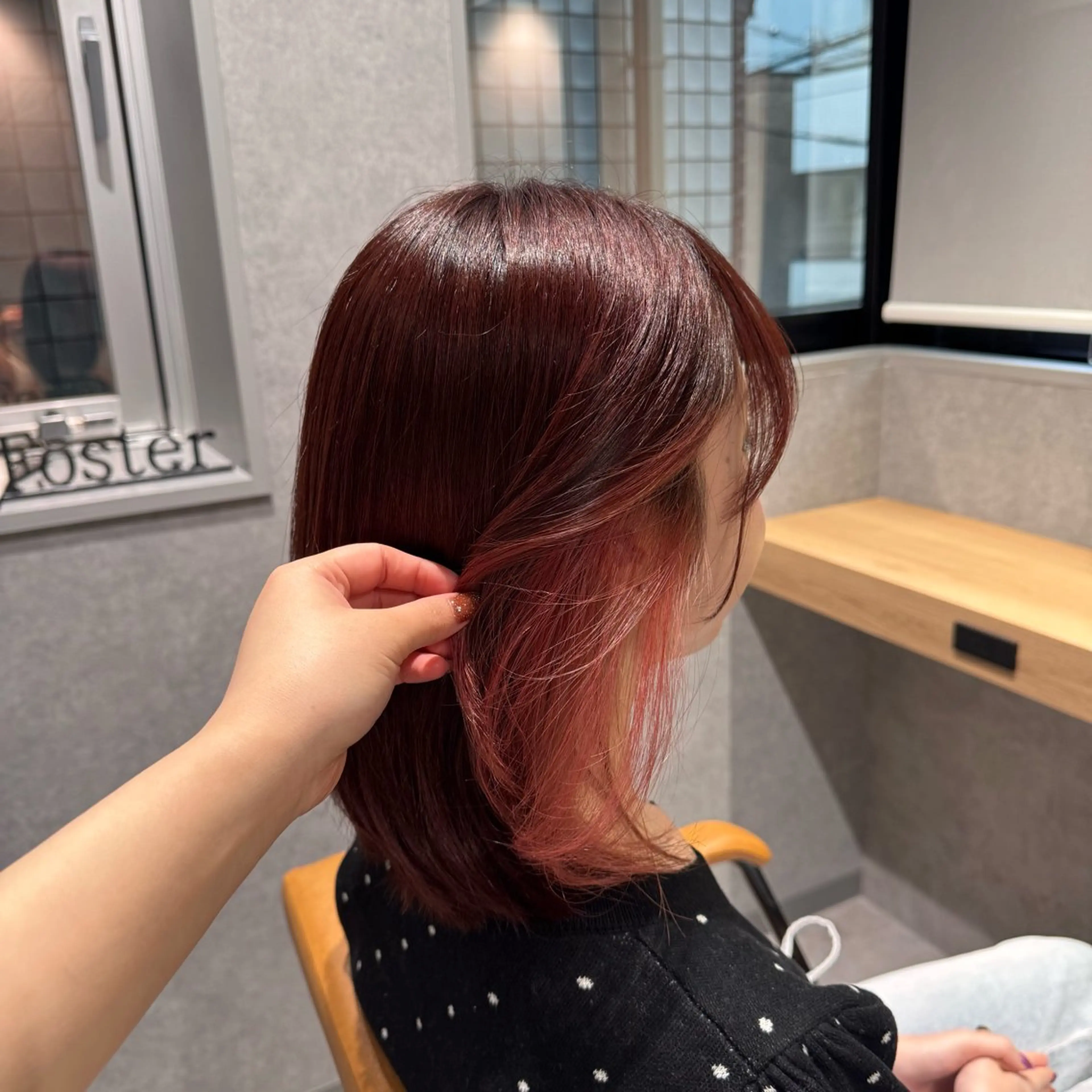 セミロング カラー イヤリングカラー ピンクカラー ヘアカラー ハイトーン/ピンク 🎀山岸 沙弥香のヘアスタイル