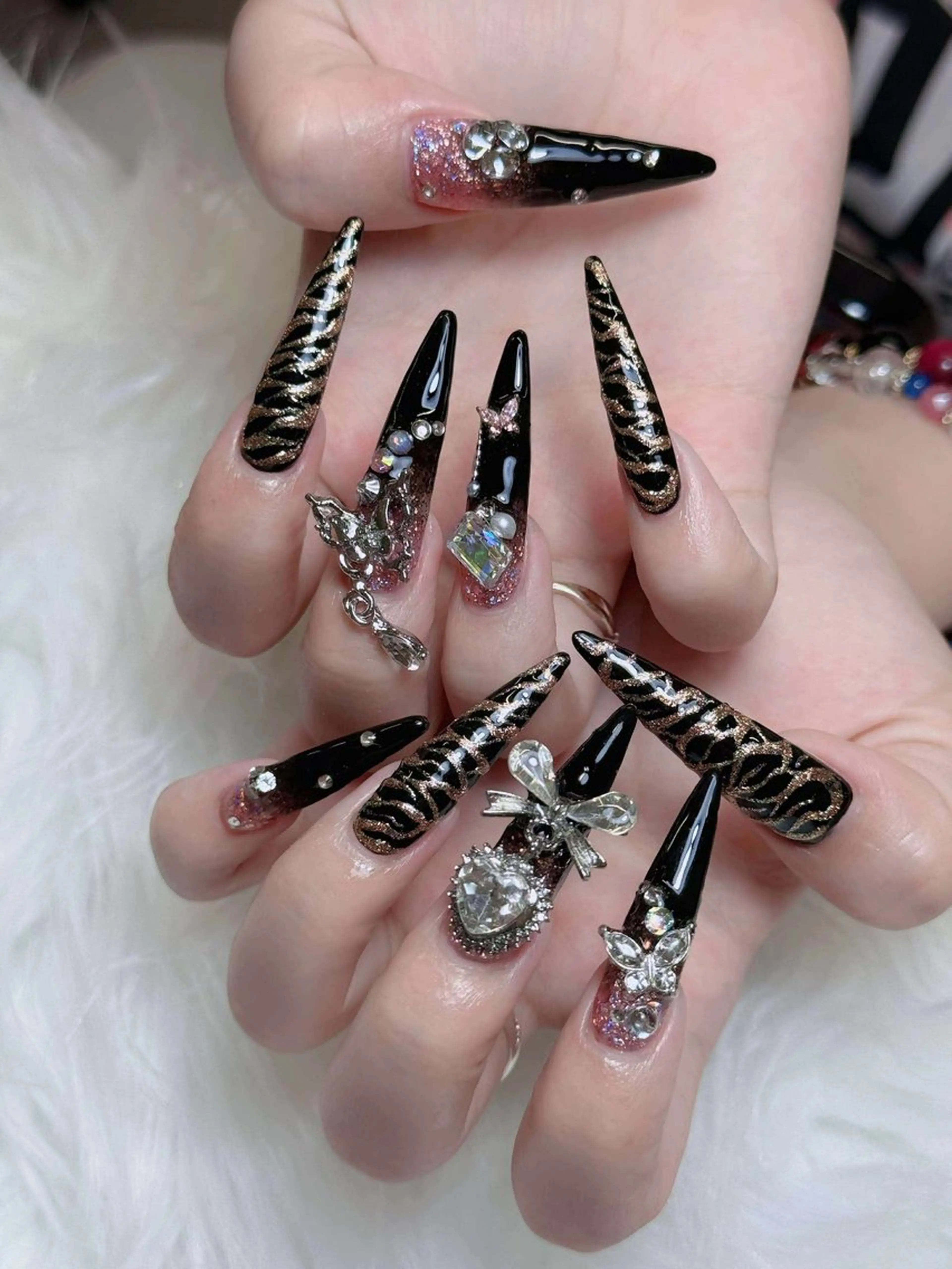 ネイル オーロラネイル チークネイル フットネイル フレンチネイル 韓国ネイル ハンドネイル Lumi Nail 新大久保3‘のネイルデザイン