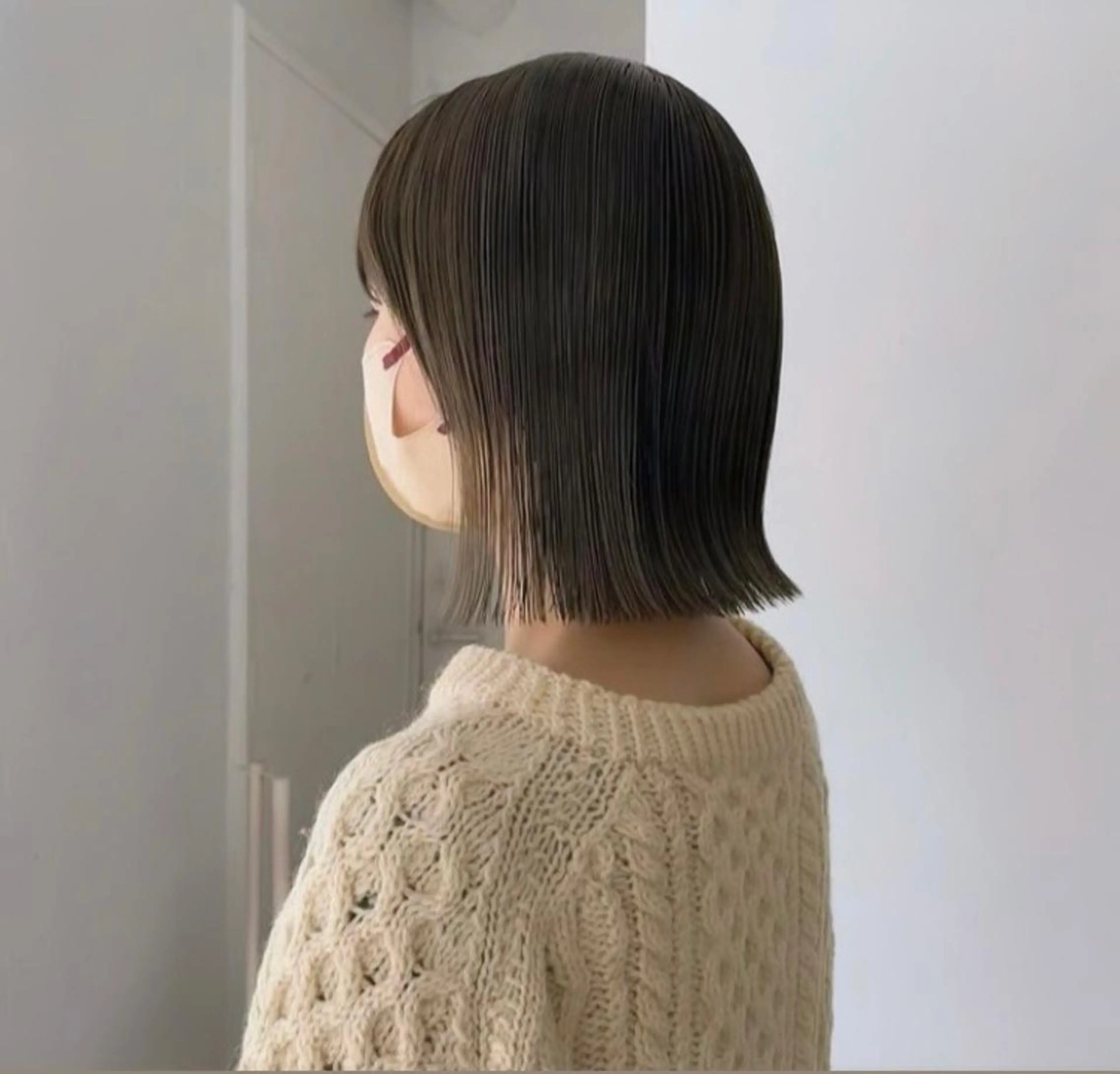 ショート カラー サキ🤍ハイトーン 🩰くびれ巻きヘアのヘアスタイル