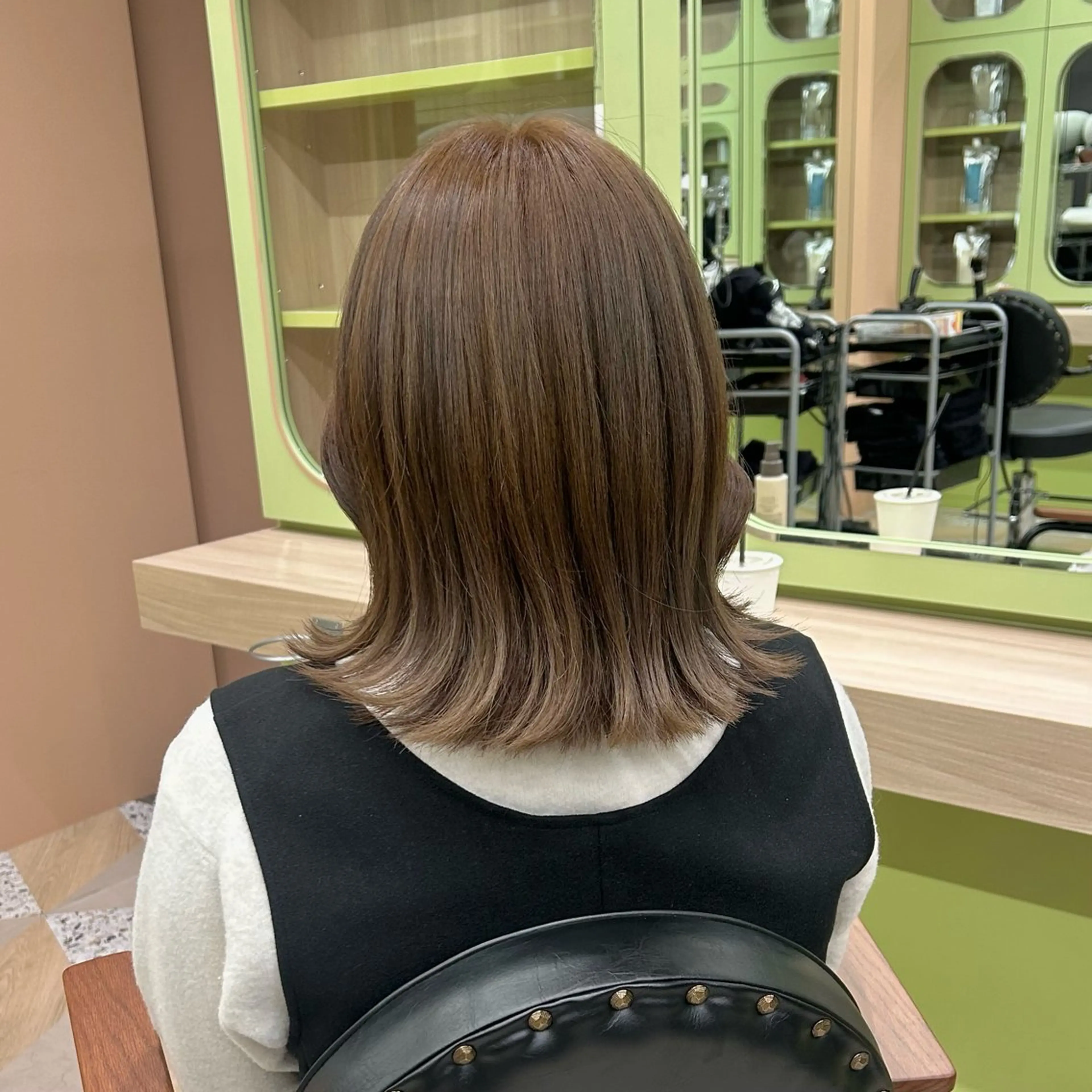 ミディアム カラー ベージュカラー ブリーチ ブラウンカラー 透明感カラー グレージュ カット ヘアカラー トリートメント ブリーチなしベージュ /ヘアセット/ミユのヘアスタイル