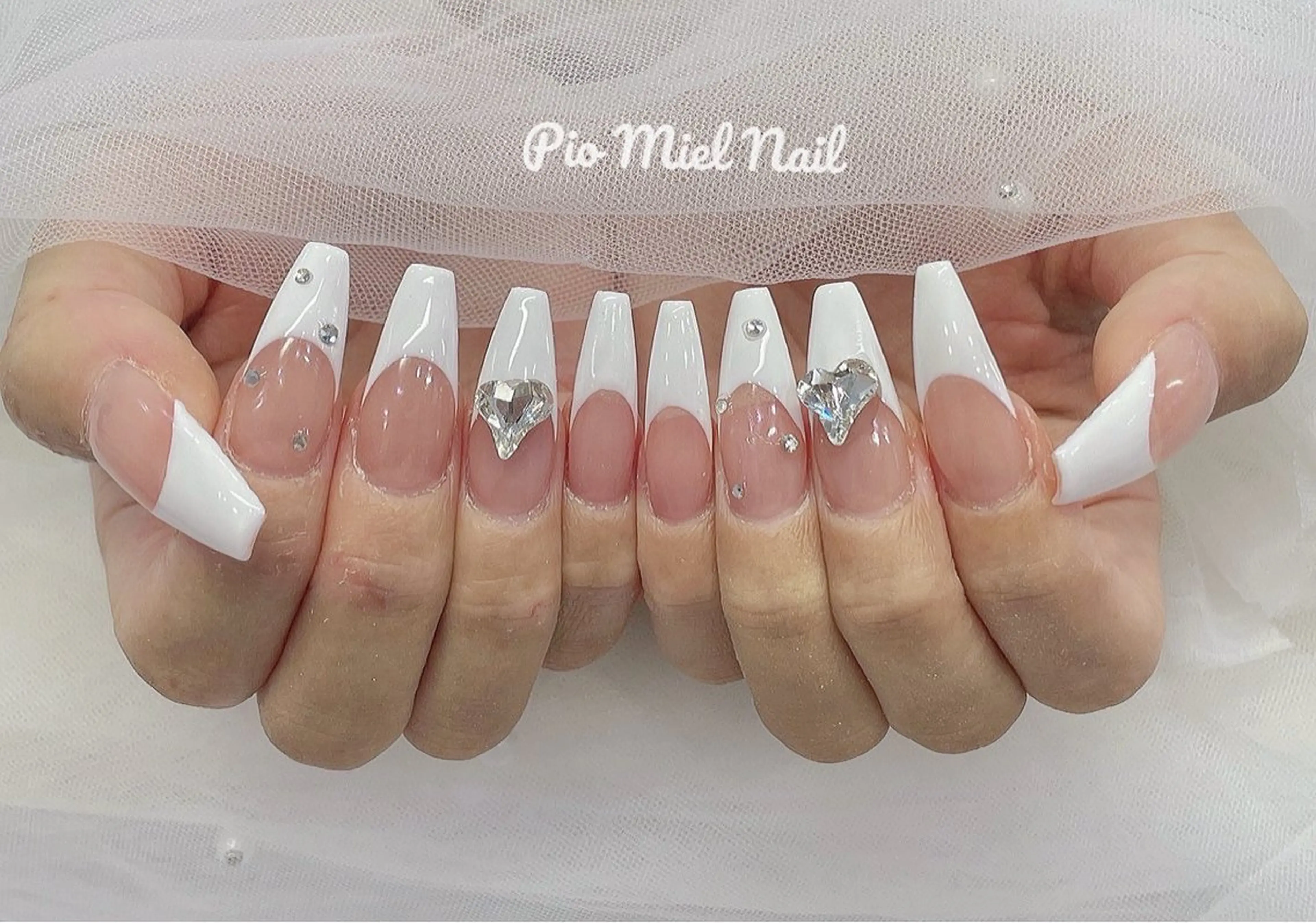 セミロング ハンドネイル Pio Mielのネイルデザイン