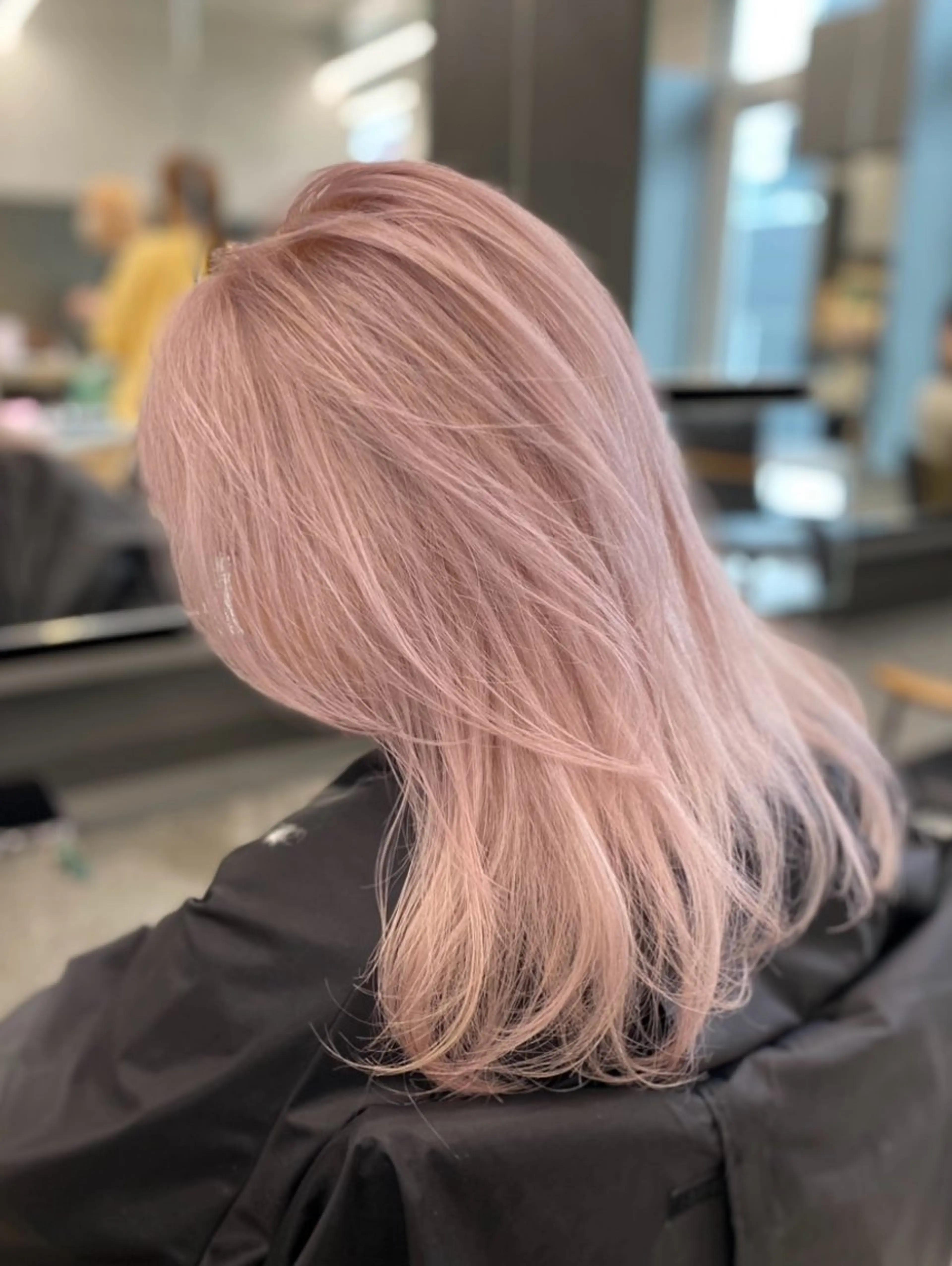 ミディアム カラー ヘアアレンジ ブリーチ ヘアカラー お呼ばれヘアアレンジ mina🌷のヘアスタイル
