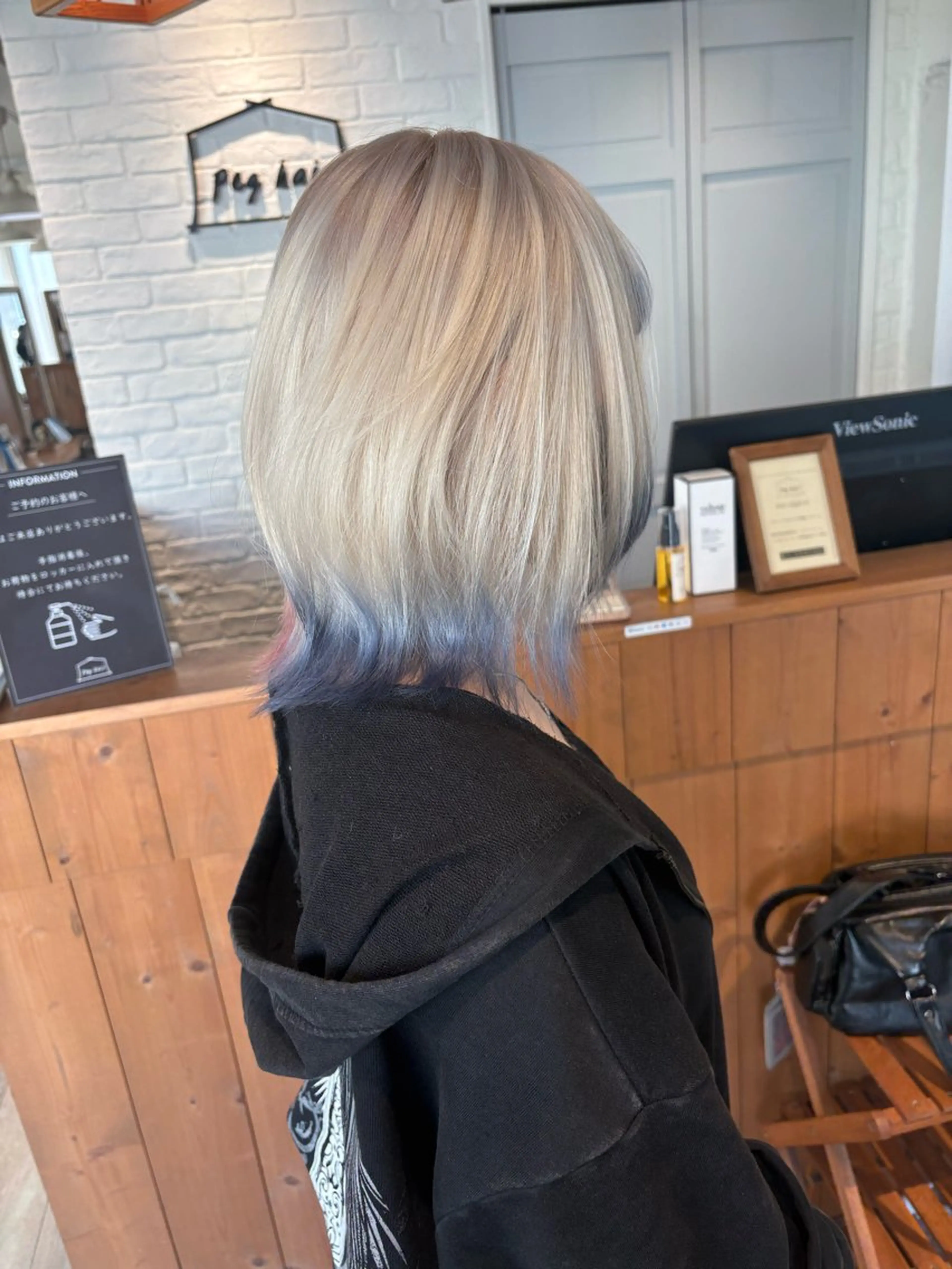 ショート ヘアカラー トリートメント peg.hair所属・ブリーチカラー🫧 森　凪沙のヘアスタイル