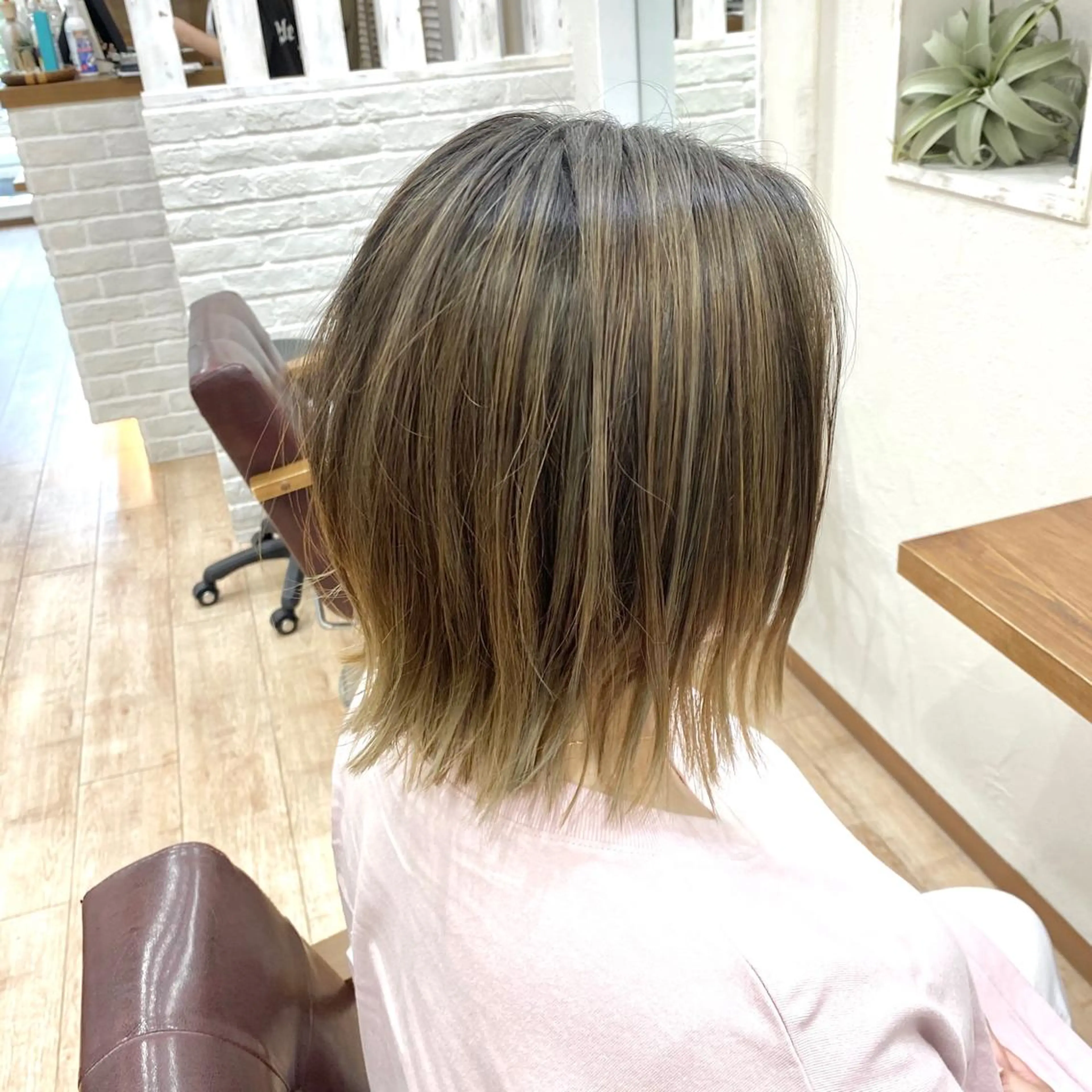 ショート カラー ベージュカラー ブリーチ グラデーションカラー ハイライトカラー ハイライト やじま ひろこのヘアスタイル