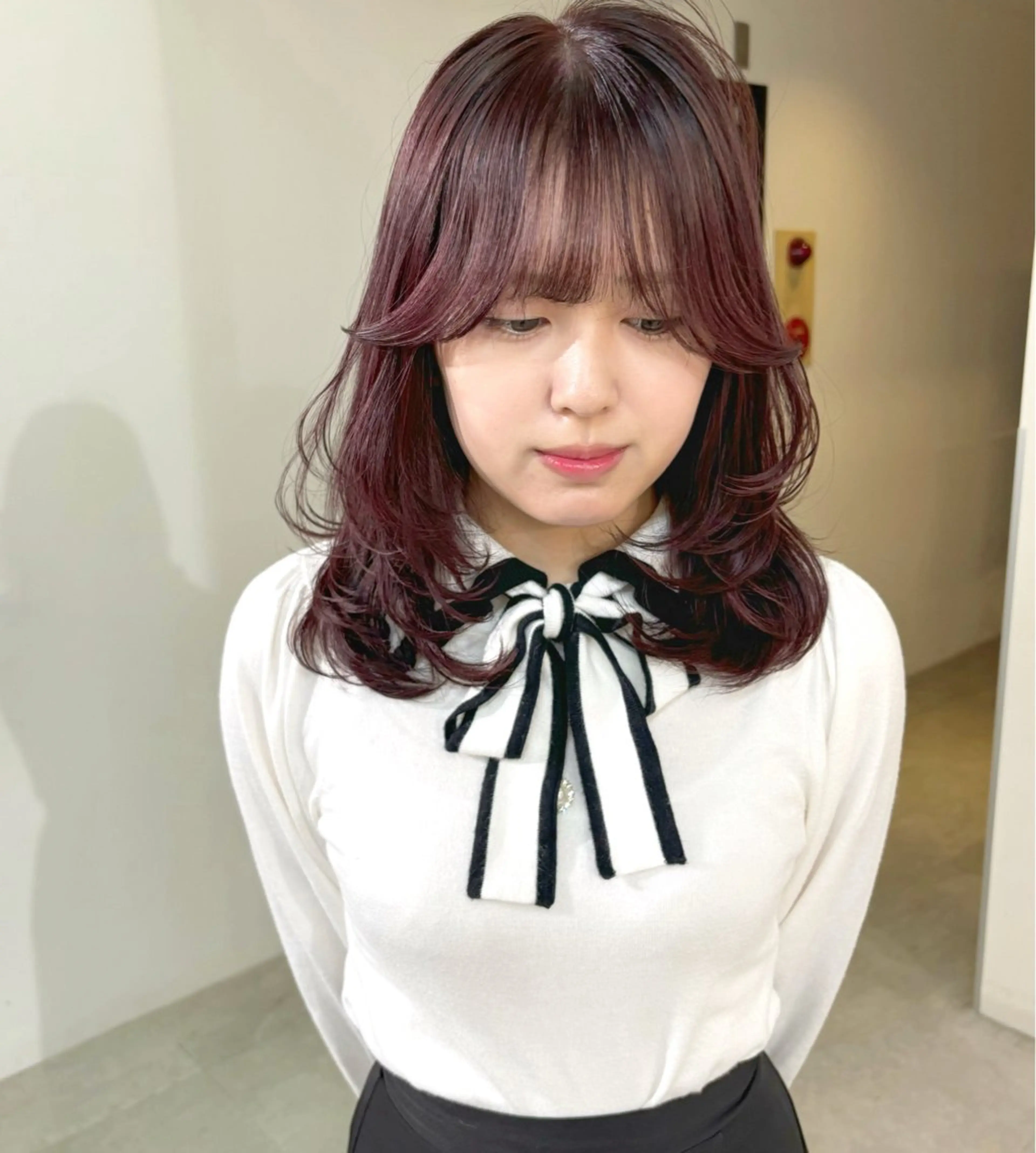 ミディアム カラー ブリーチ ブリーチなしカラー レイヤーカット カット ヘアカラー mizuki/ピンク ベージュ.レイヤーのヘアスタイル