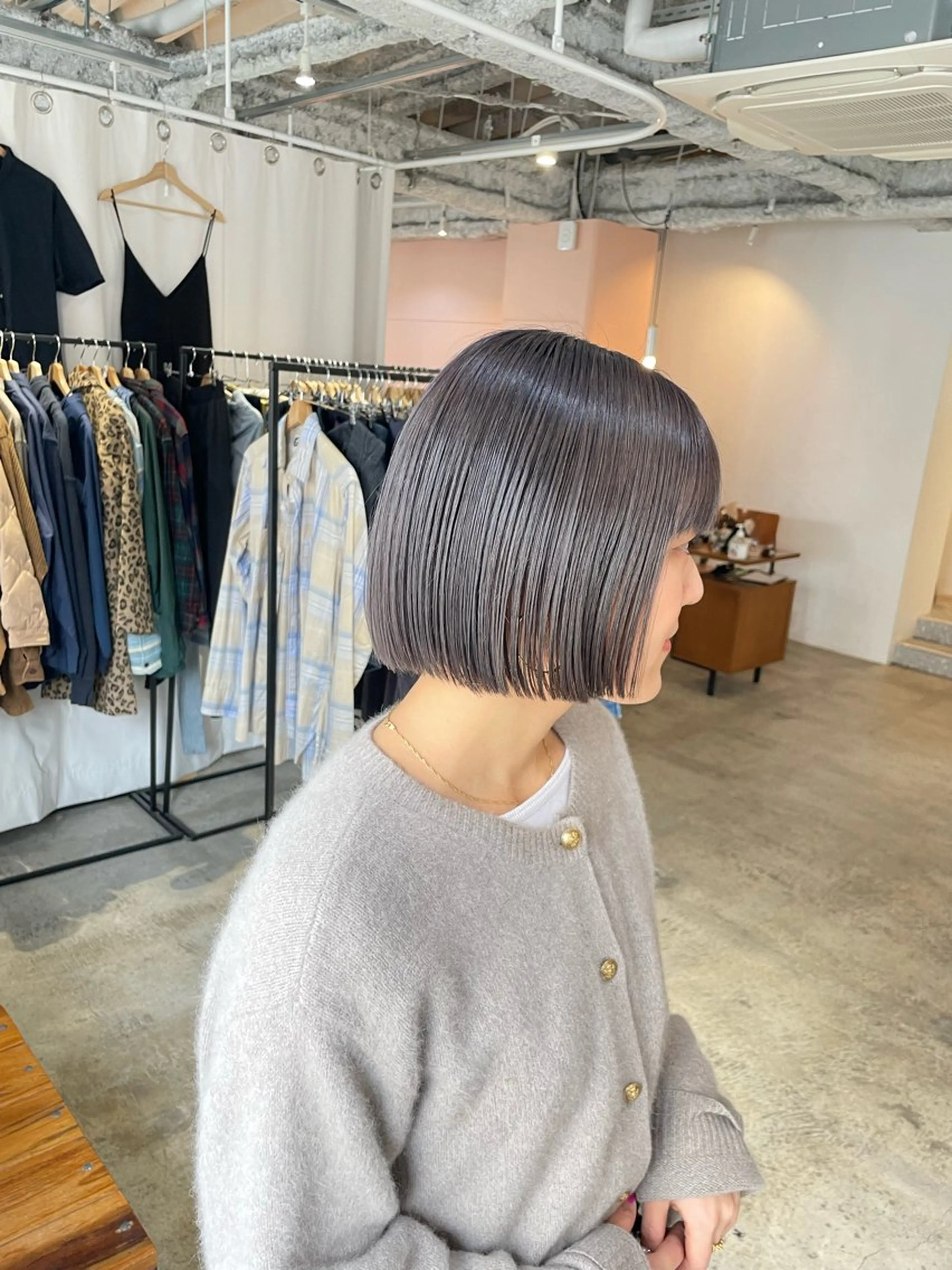 ショート カラー ブリーチ グレージュ ラベンダーカラー ボブ カット ヘアカラー Takuma Suzuki中目黒のヘアスタイル