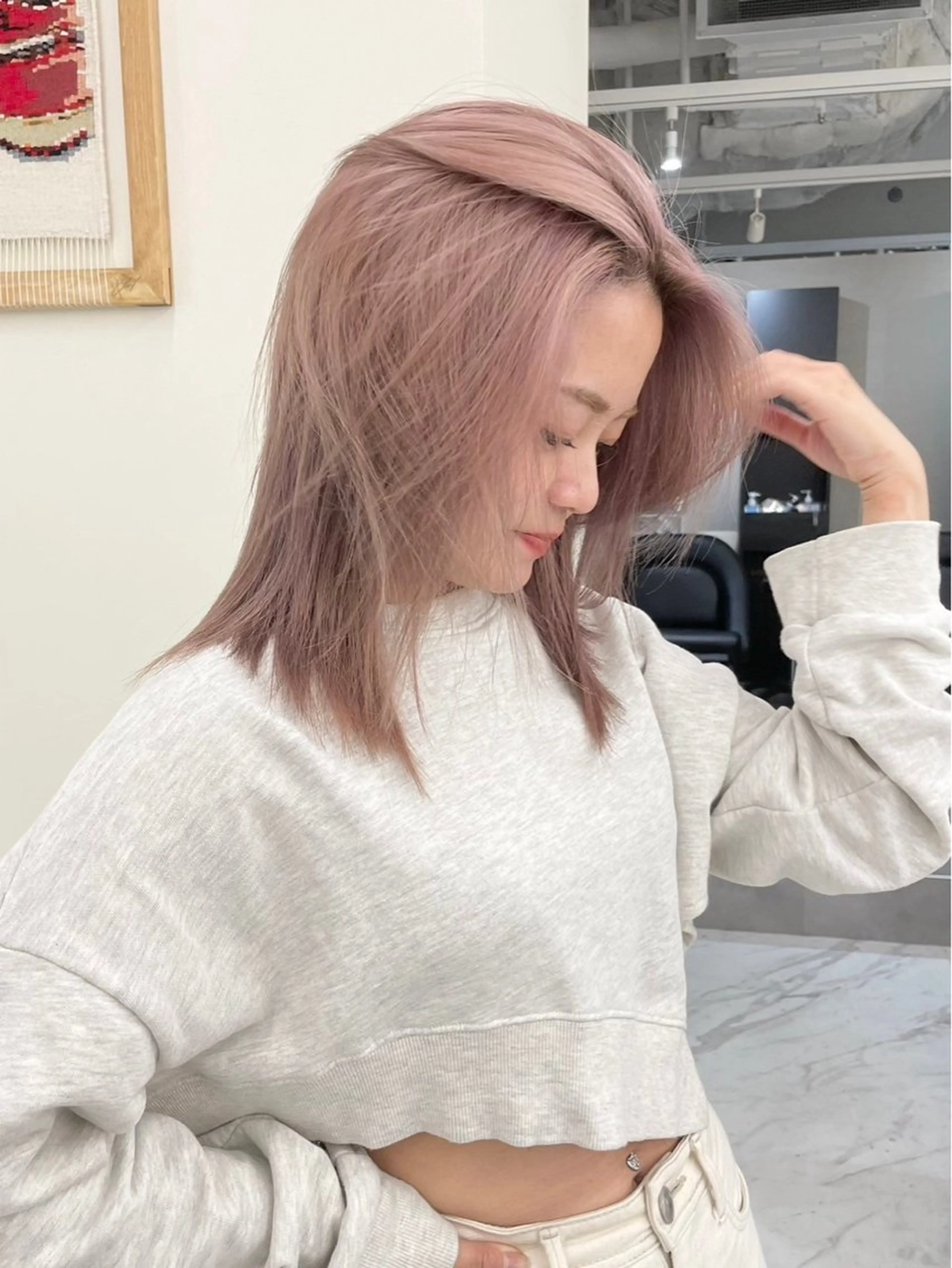 ミディアム カラー アッシュ ベージュカラー ブリーチ 透明感カラー ダブルカラー レイヤー /髪質改善/ariのヘアスタイル