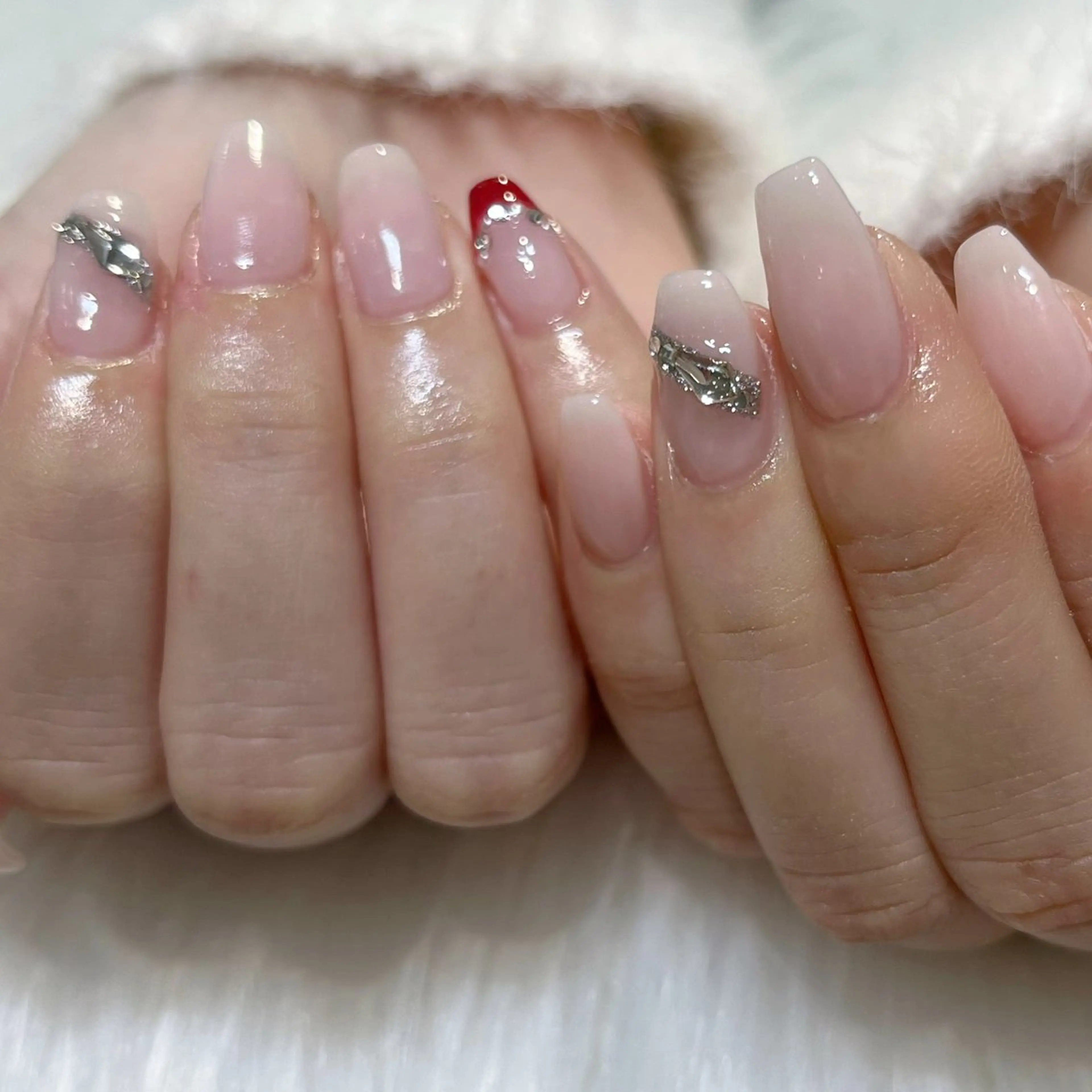 ネイル アートネイル ガーリー 韓国ネイル 持ち込み ワンホンネイル ハンドネイル KOKONA 🎀のネイルデザイン