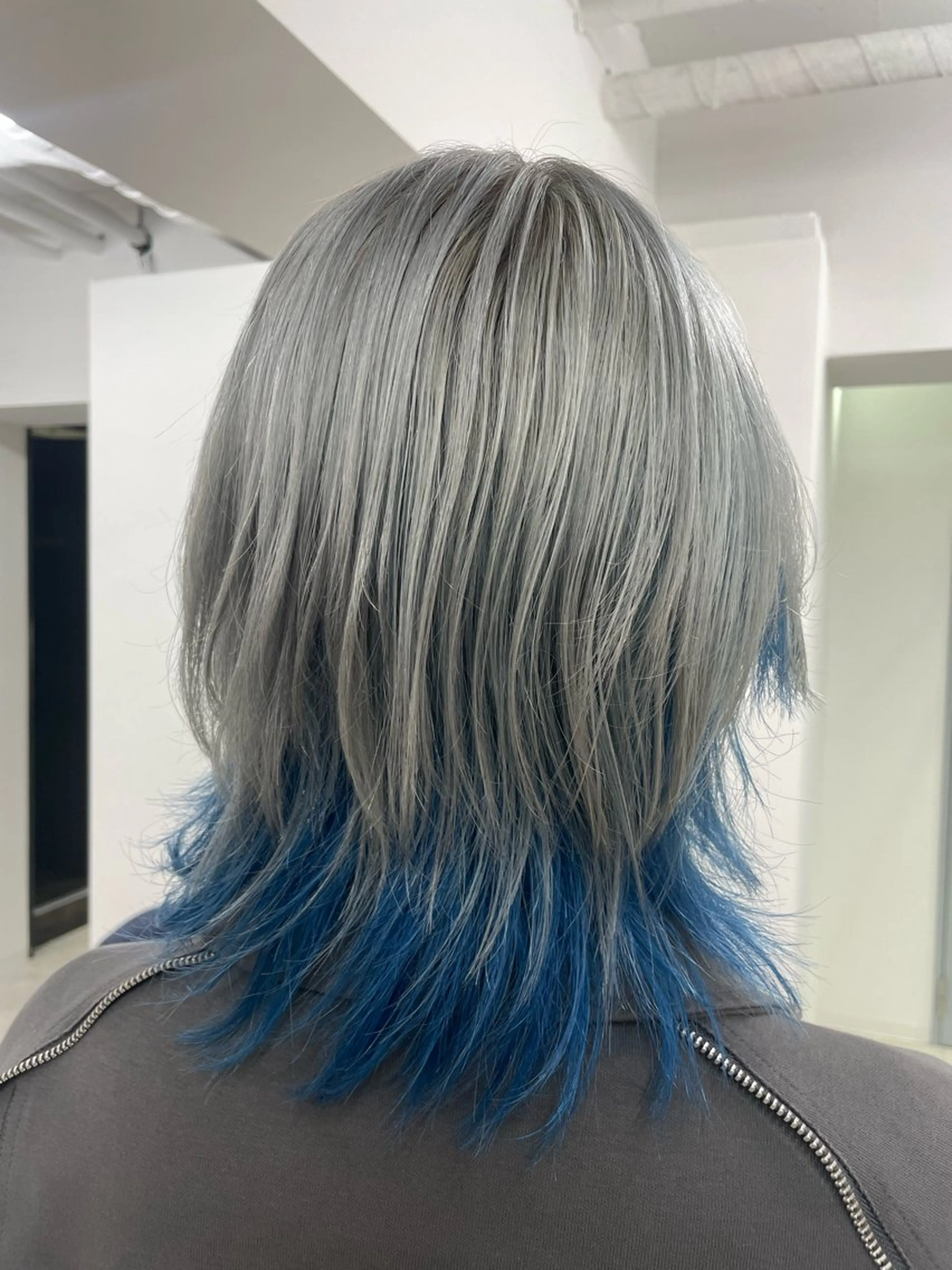 ショート カラー ブルーカラー シルバー カット ヘアカラー トリートメント 推しカラー美容師 Yukino🌈のヘアスタイル