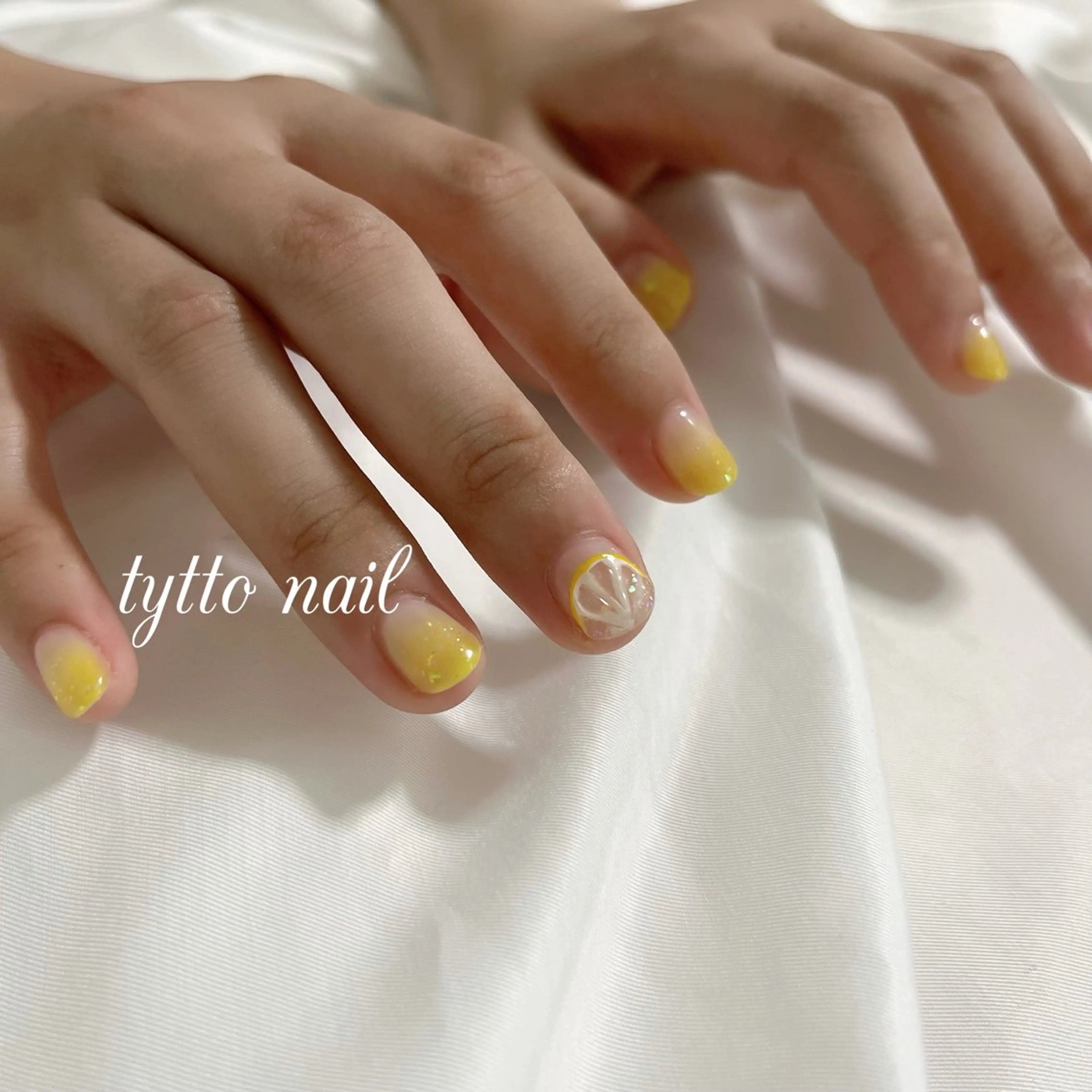 ネイル グラデーション キラキラネイル ショートネイル 夏ネイル 黄色 ハンドネイル tytto nail ❤︎‪‪eri‪‪のネイルデザイン
