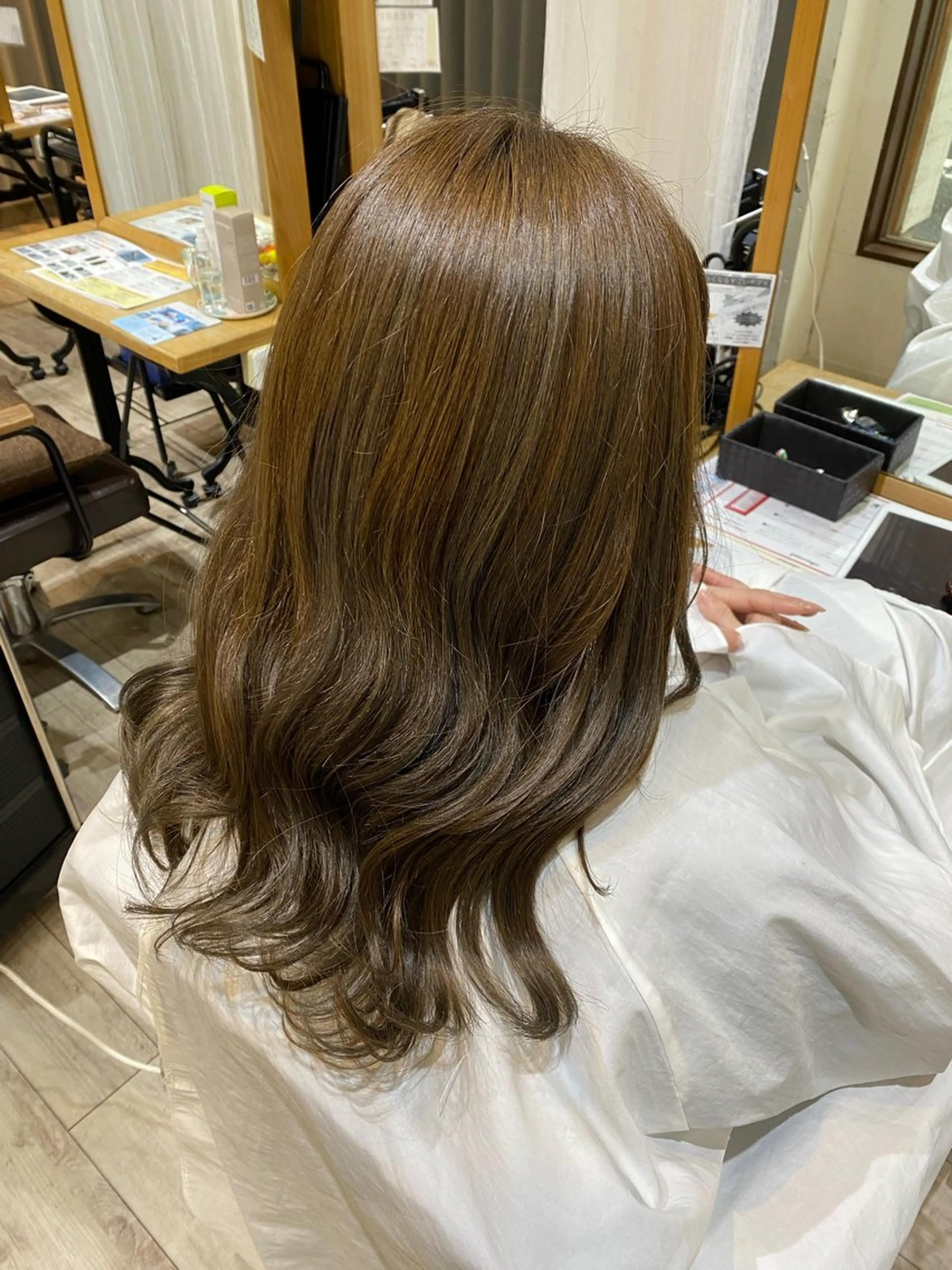 セミロング アッシュ アッシュブラウン 松田 玲亜琉のヘアスタイル