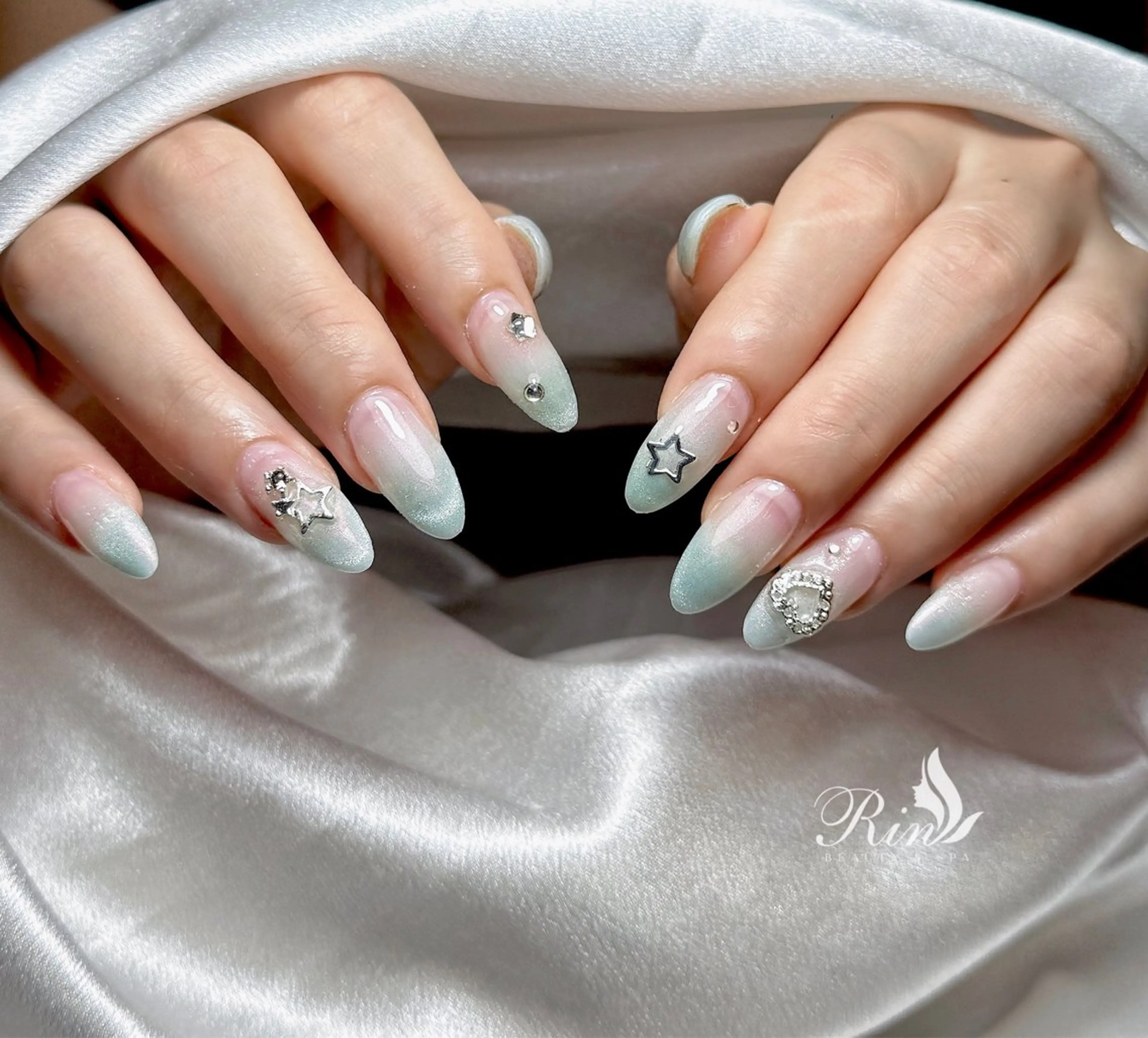 ネイル アートネイル 長さ出し ガーリー 韓国ネイル 持ち込み ハンドネイル Rin Nail所属・Emi Nailのネイルデザイン