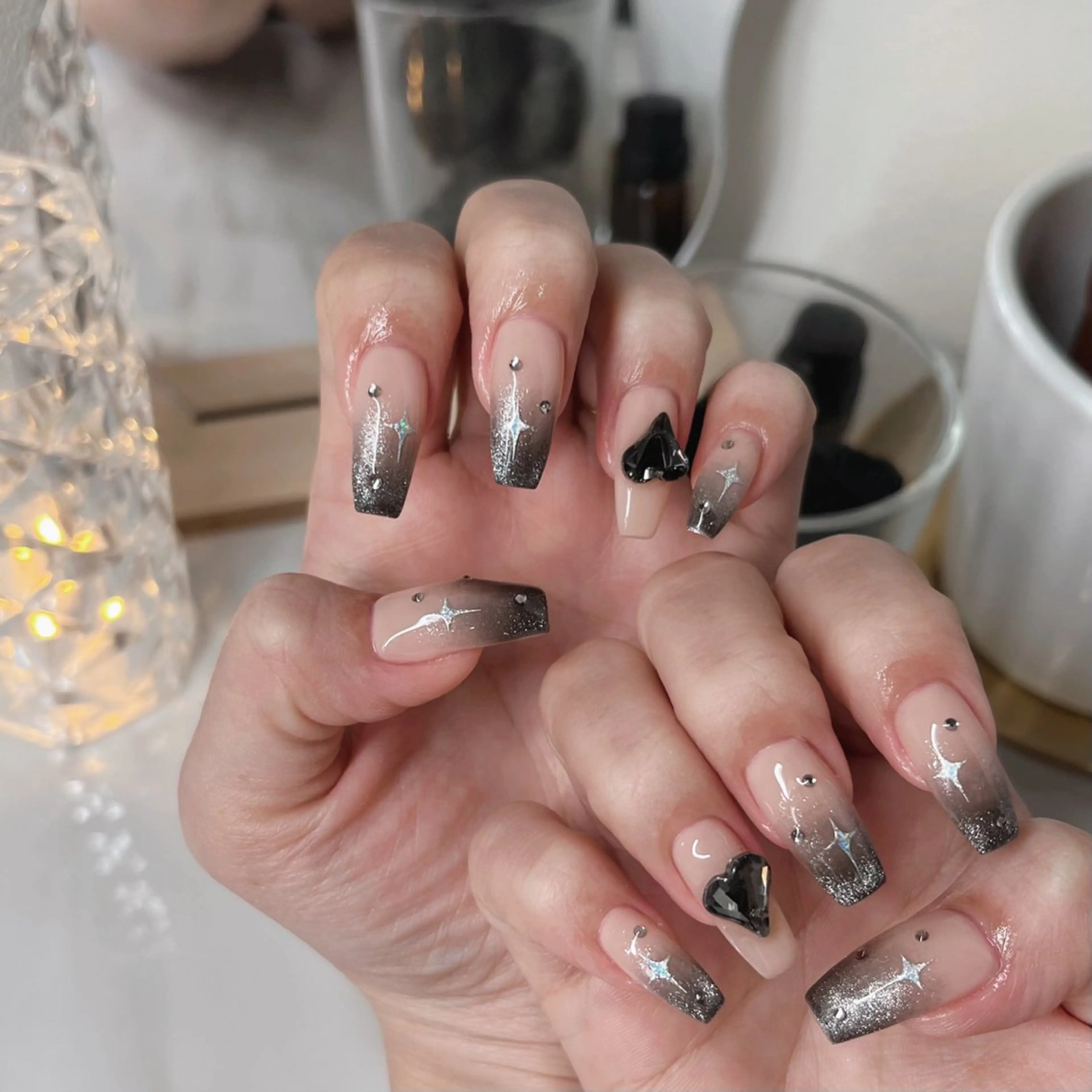 ネイル フットネイル フレンチネイル ジェルネイル ラメ(グリッター) ラメグラデーション ハンドネイル NEO Beauty Salon所属・𝐍𝐄𝐎 𝐉𝐔𝐑𝐈のネイルデザイン