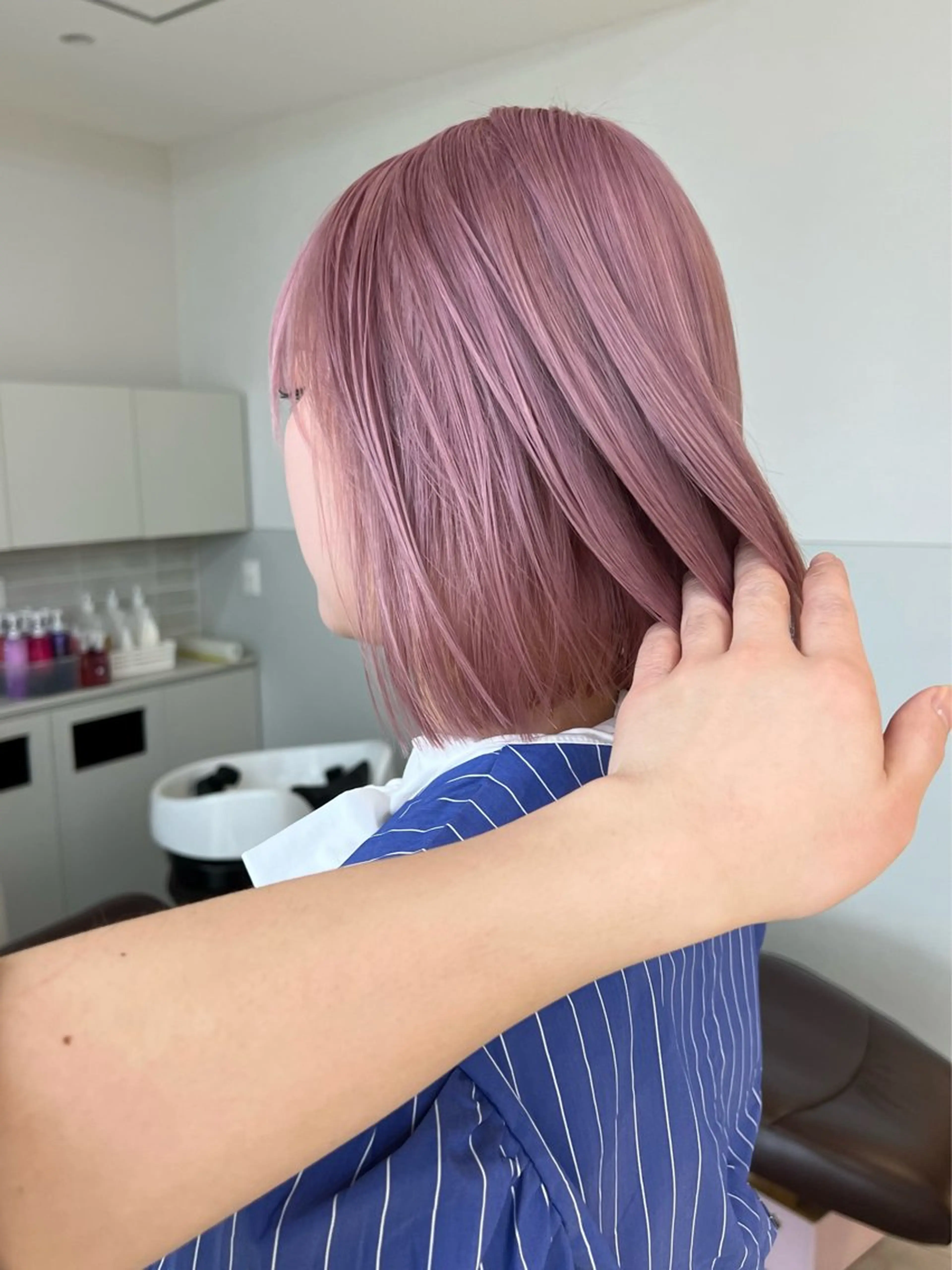 ショート カラー アッシュ アッシュブラウン ブリーチ ブラウンカラー ケアブリーチ ニュアンスレイヤー ハイトーンカラーのヘアスタイル