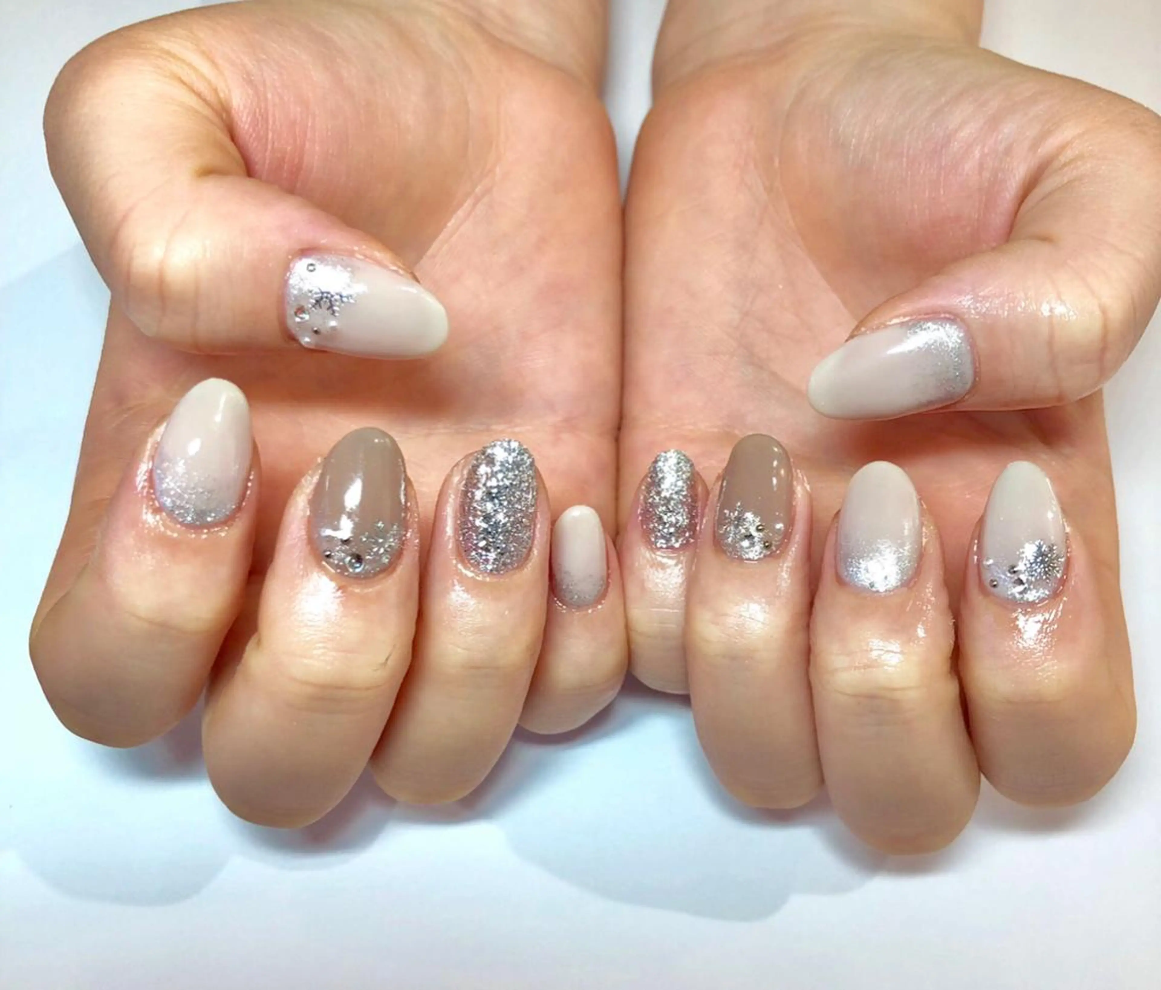 ネイル キラキラネイル ハンドネイル フットネイル Minami 🍓のネイルデザイン