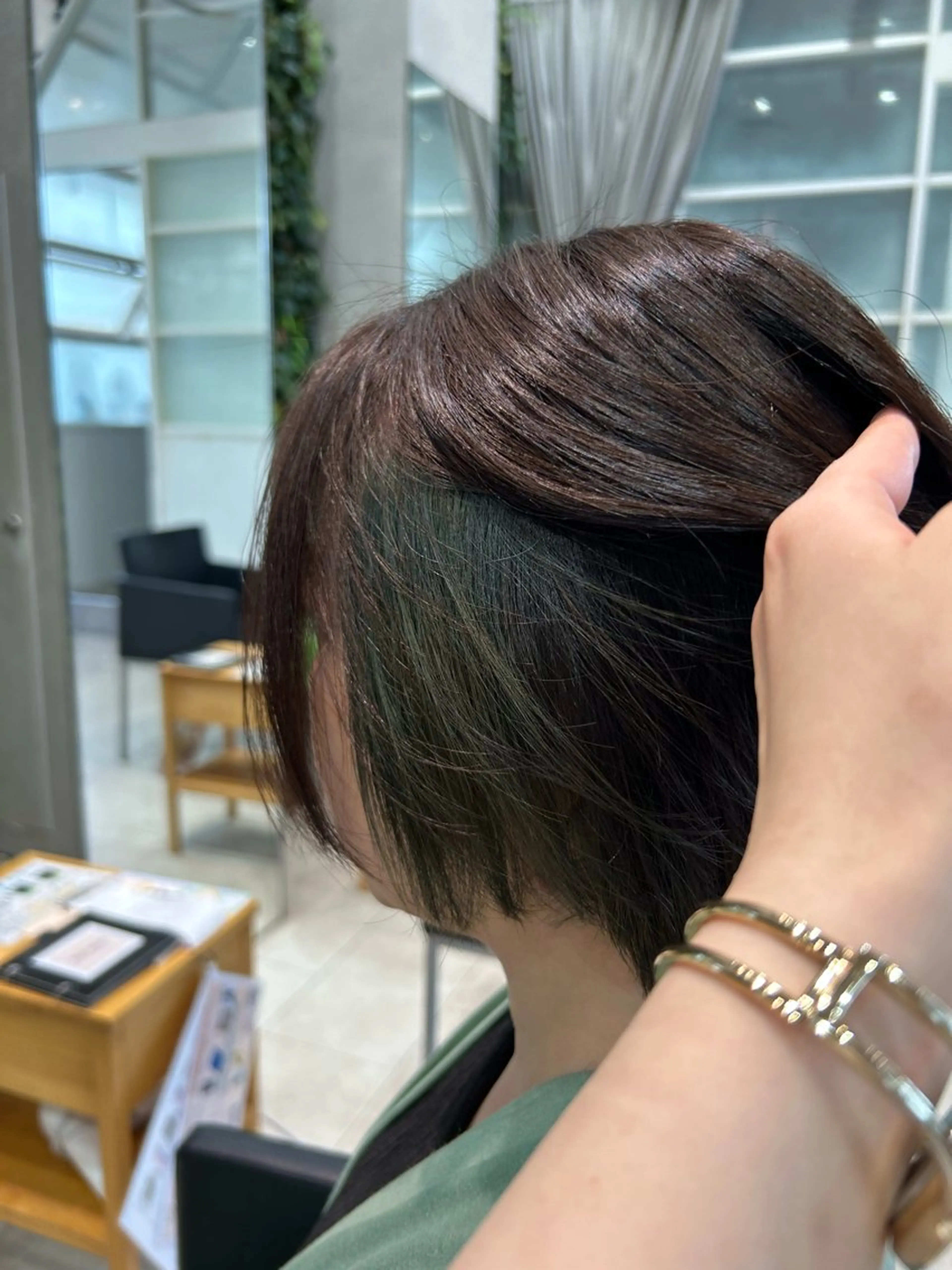 カラー インナーカラー Lolonois 森ノ宮【 yui 】のヘアスタイル