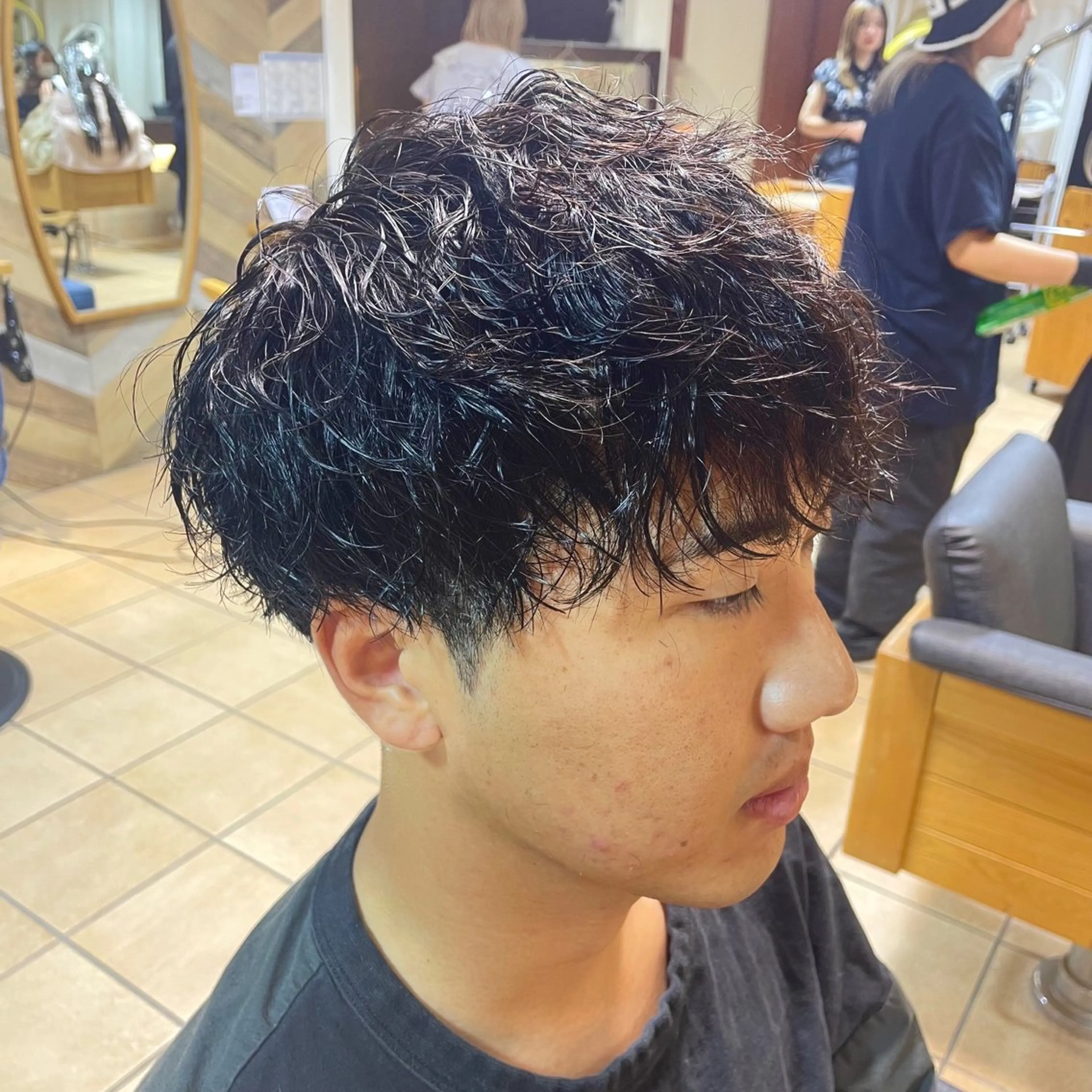 ショート パーマ メンズ メンズパーマ ツイストスパイラルパーマ スパイラルパーマ カット パーマ すげ さやかのヘアスタイル