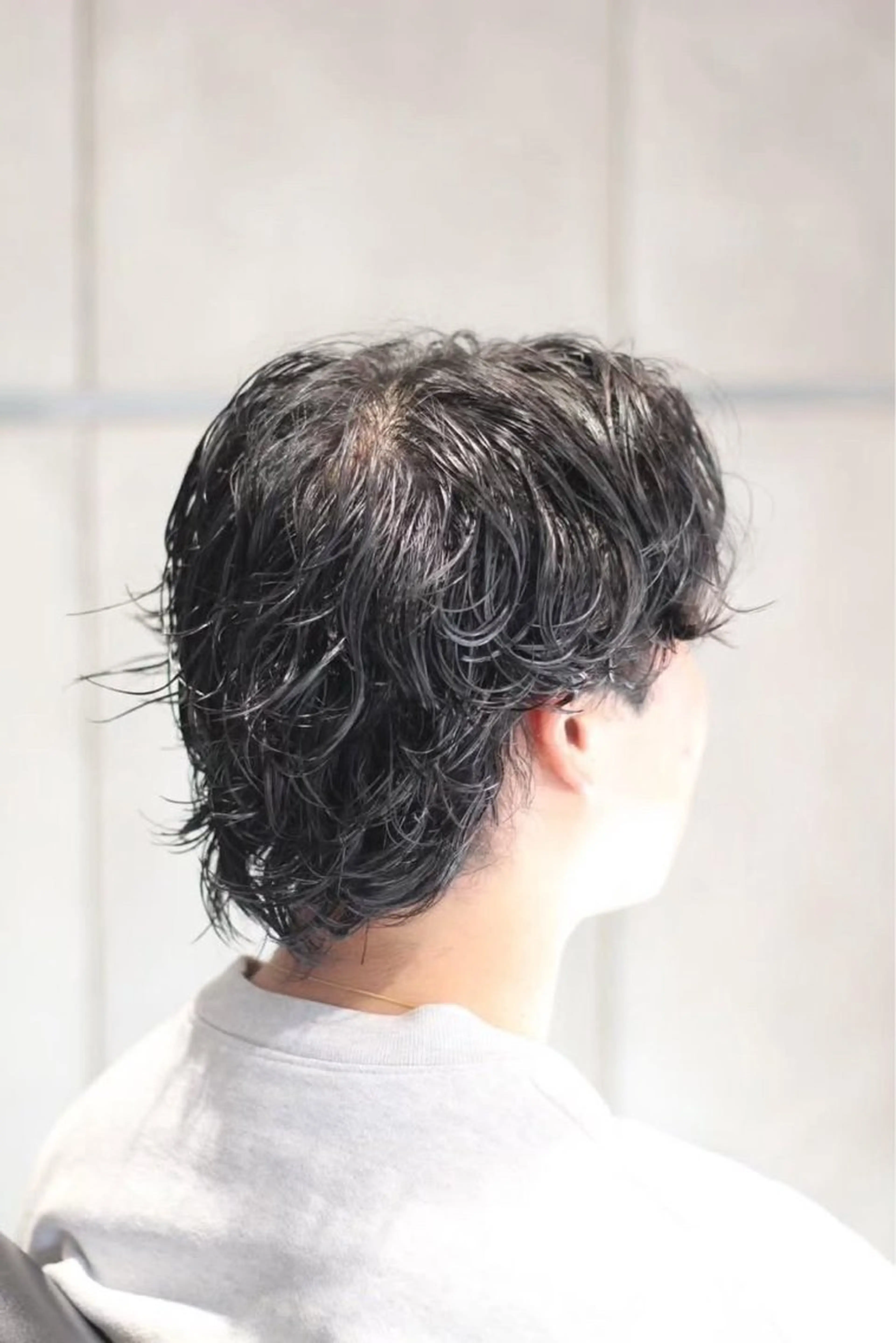 ショート パーマ メンズ メンズブリーチ フェードカット メンズパーマ スキンフェード スパイキーショート 名郷 偉織のヘアスタイル
