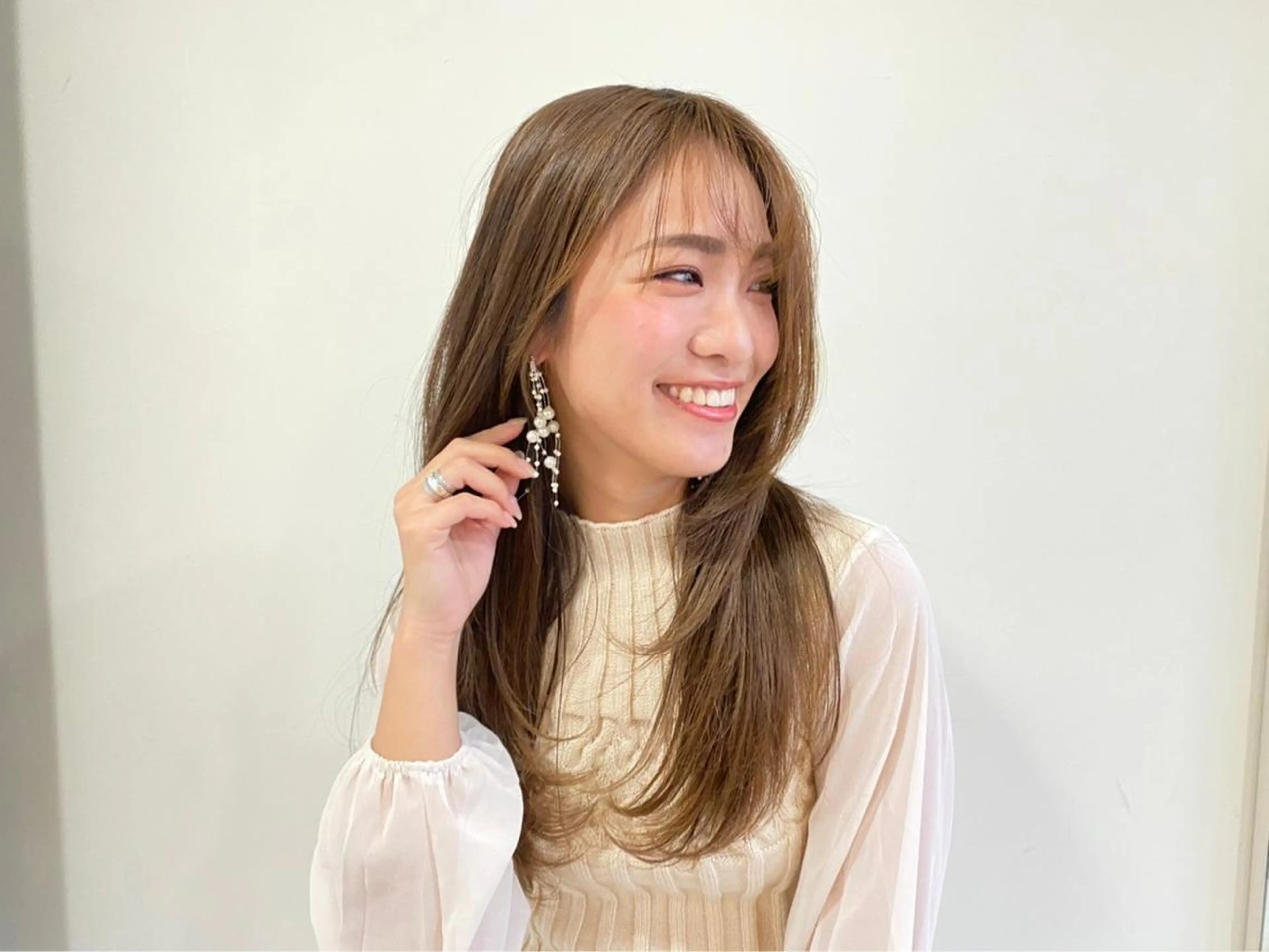 ロング シアーベージュ レイヤーカット miiia lash所属・miiia lashのマツエク・マツパデザイン