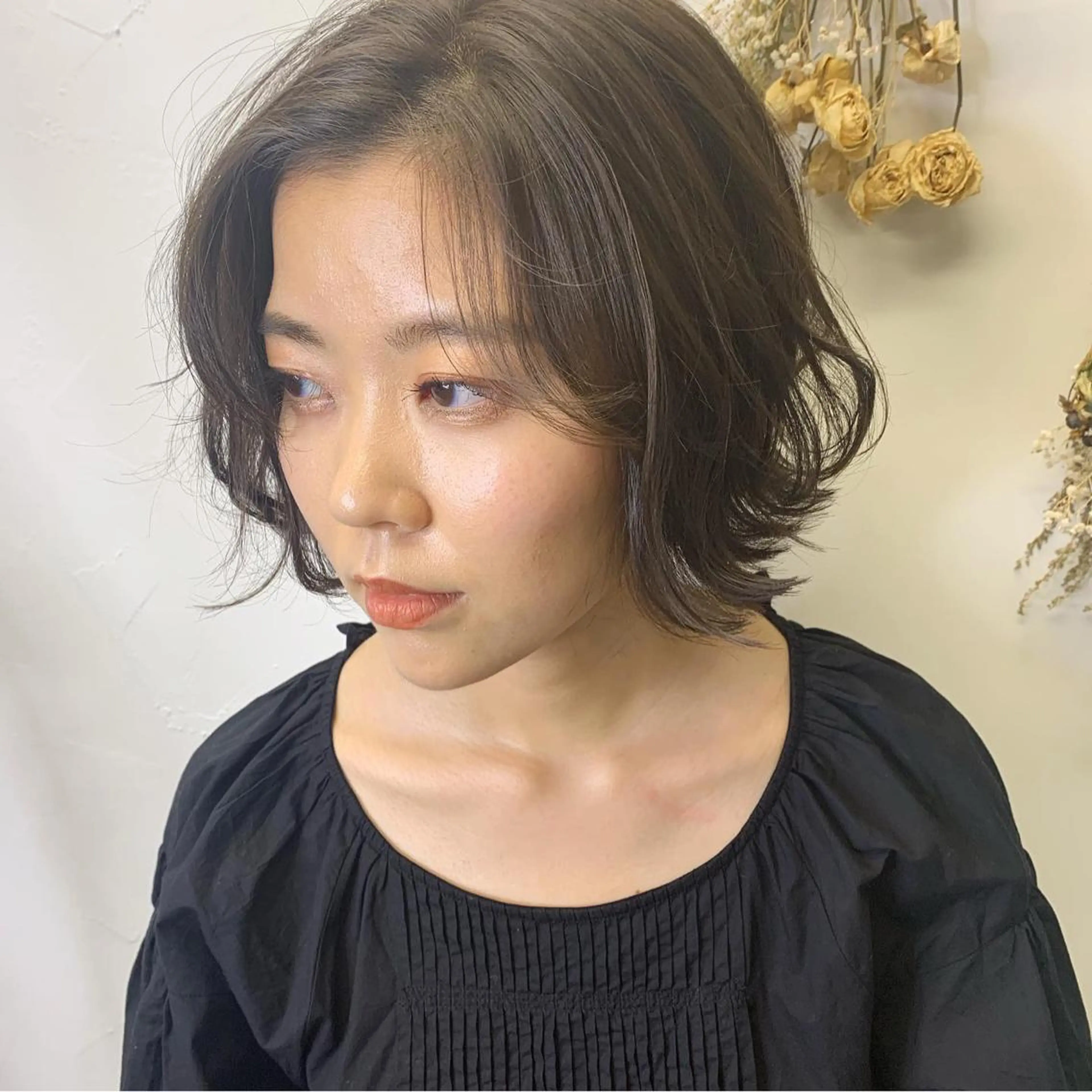 ショート カラー 切りっぱなしボブ アッシュ ボブ ヘアカラー newi 京橋 【yuuki】のヘアスタイル