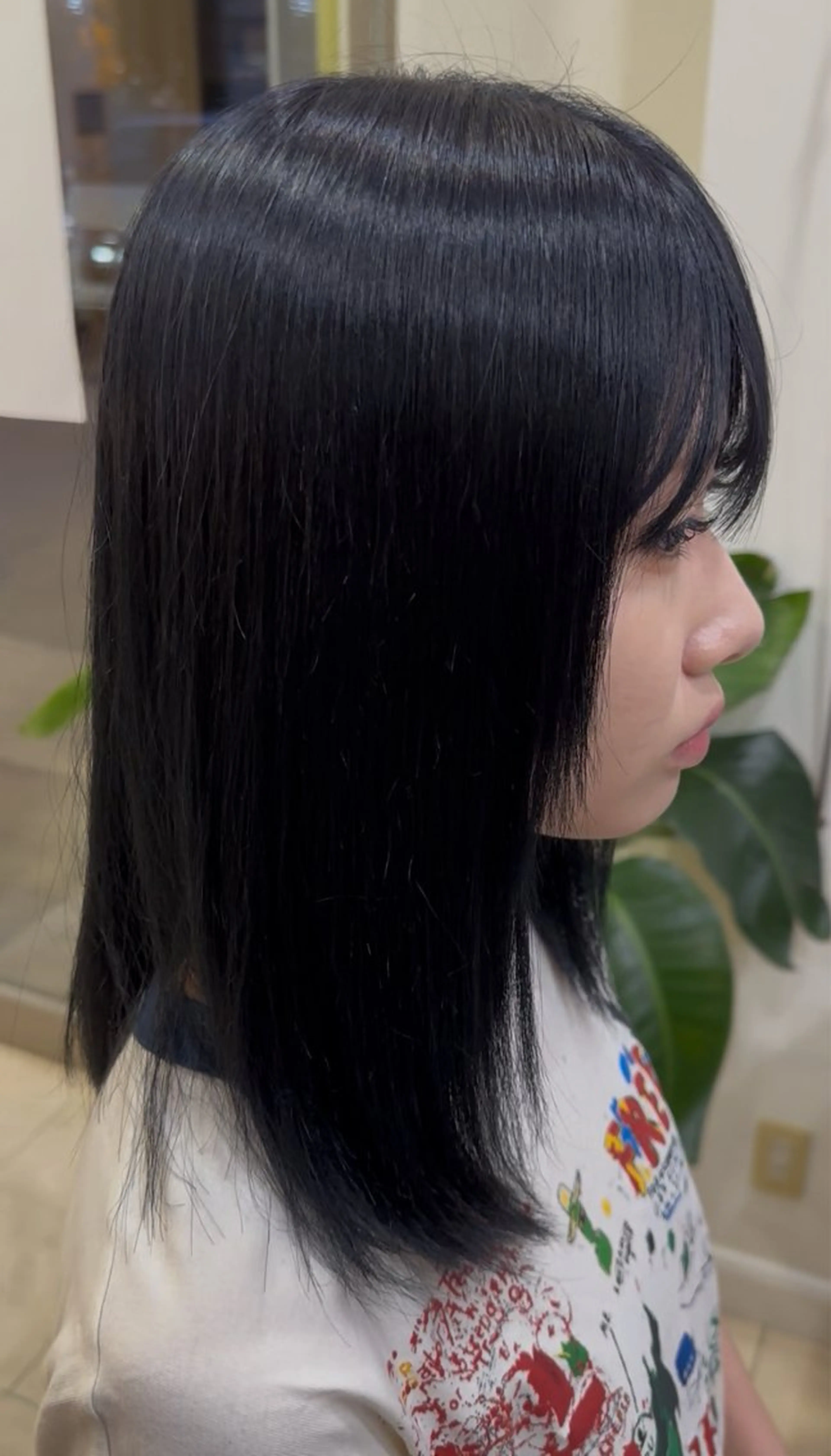 ミディアム カラー 黒髪 ブルーカラー ブルーブラック ヘアカラー arika　オケシ リョウダイのヘアスタイル