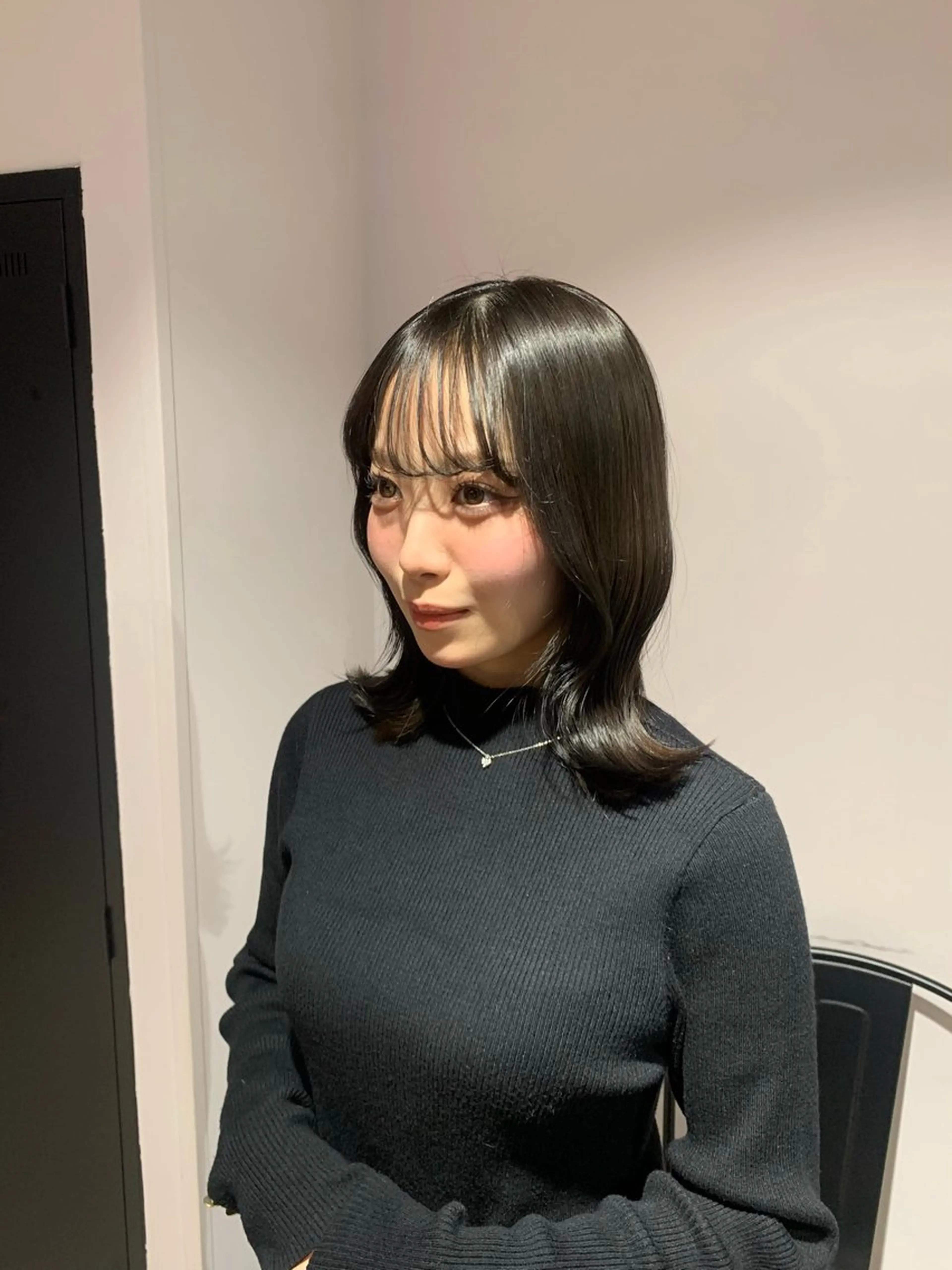 ミディアム カット ヘアカラー shes茶屋町アリサ 🎀顔周り×韓国風のヘアスタイル