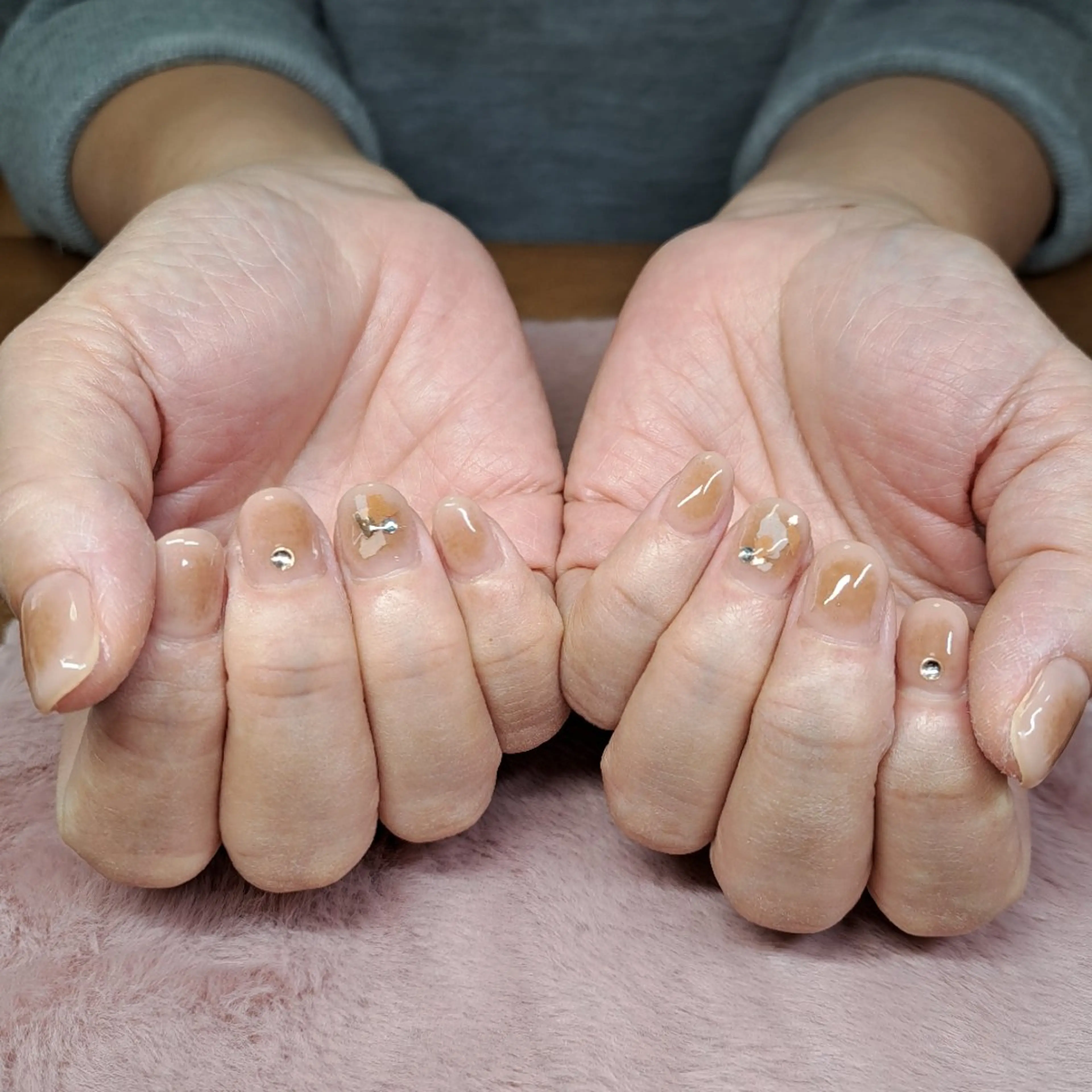 ネイル チークネイル HAYASHI  Nのネイルデザイン