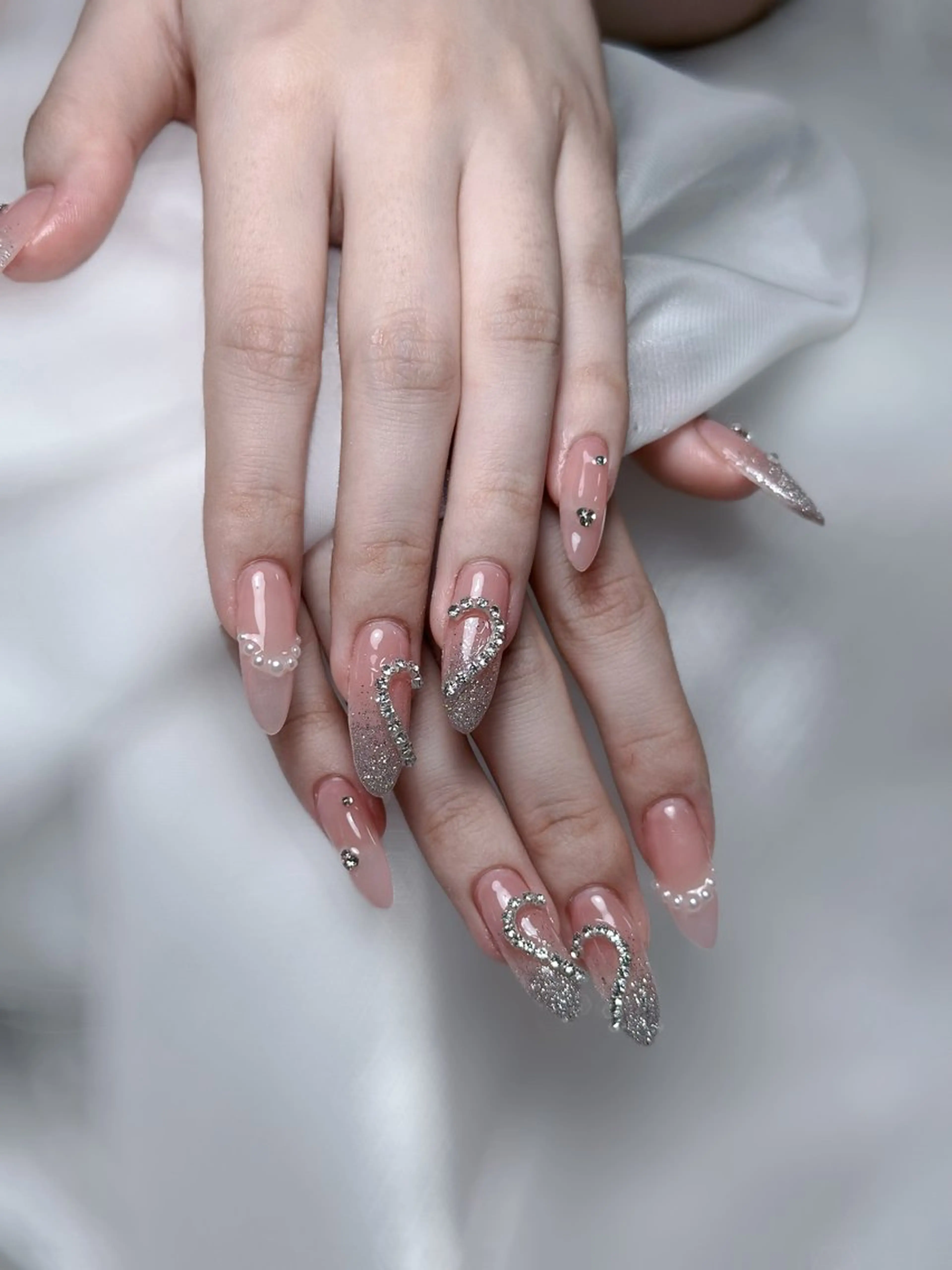 ネイル ハンドネイル Maggie nailクロのネイルデザイン