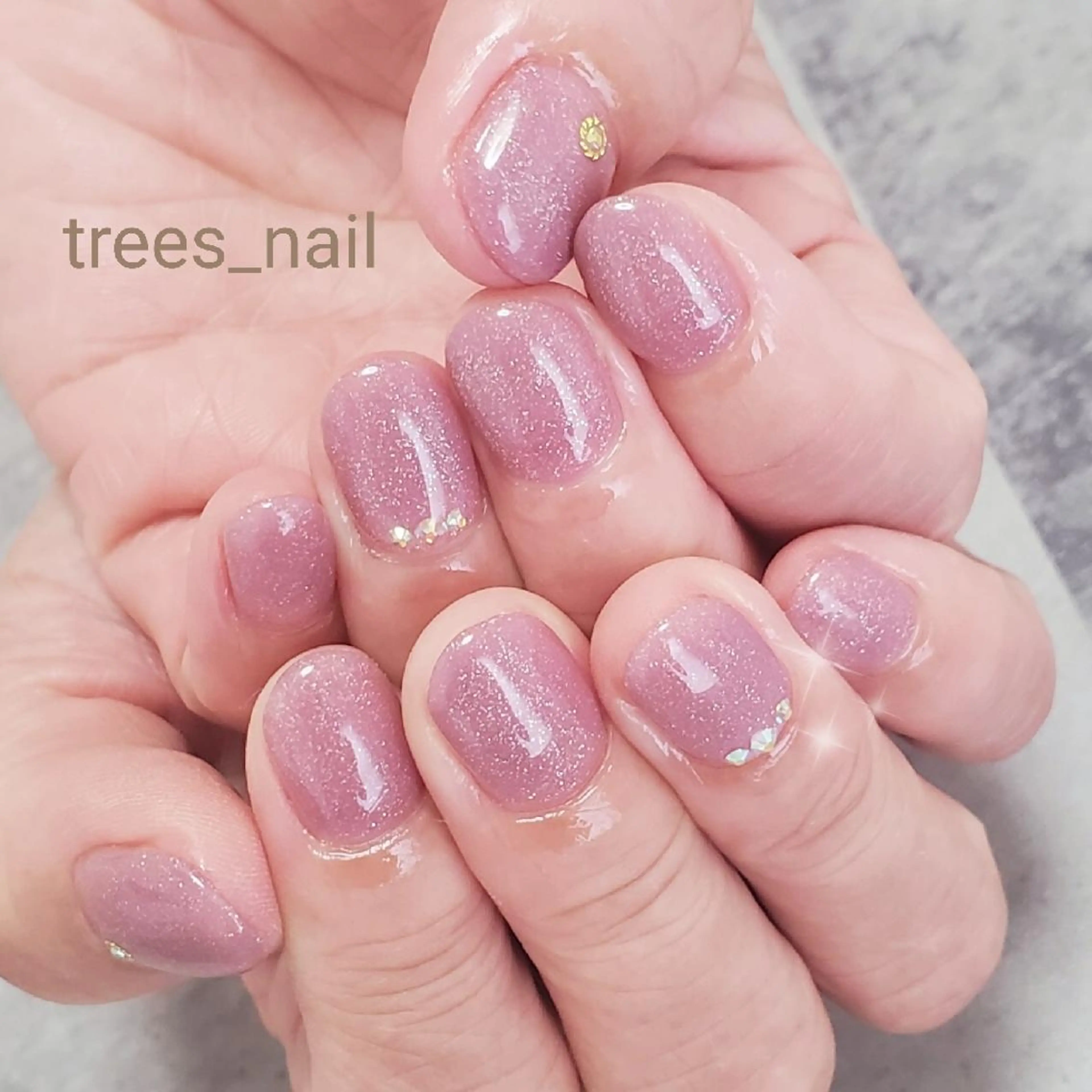 ネイル ジェルネイル ガーリー ラメ(グリッター) ワンカラーネイル ピンク trees_ nailのネイルデザイン