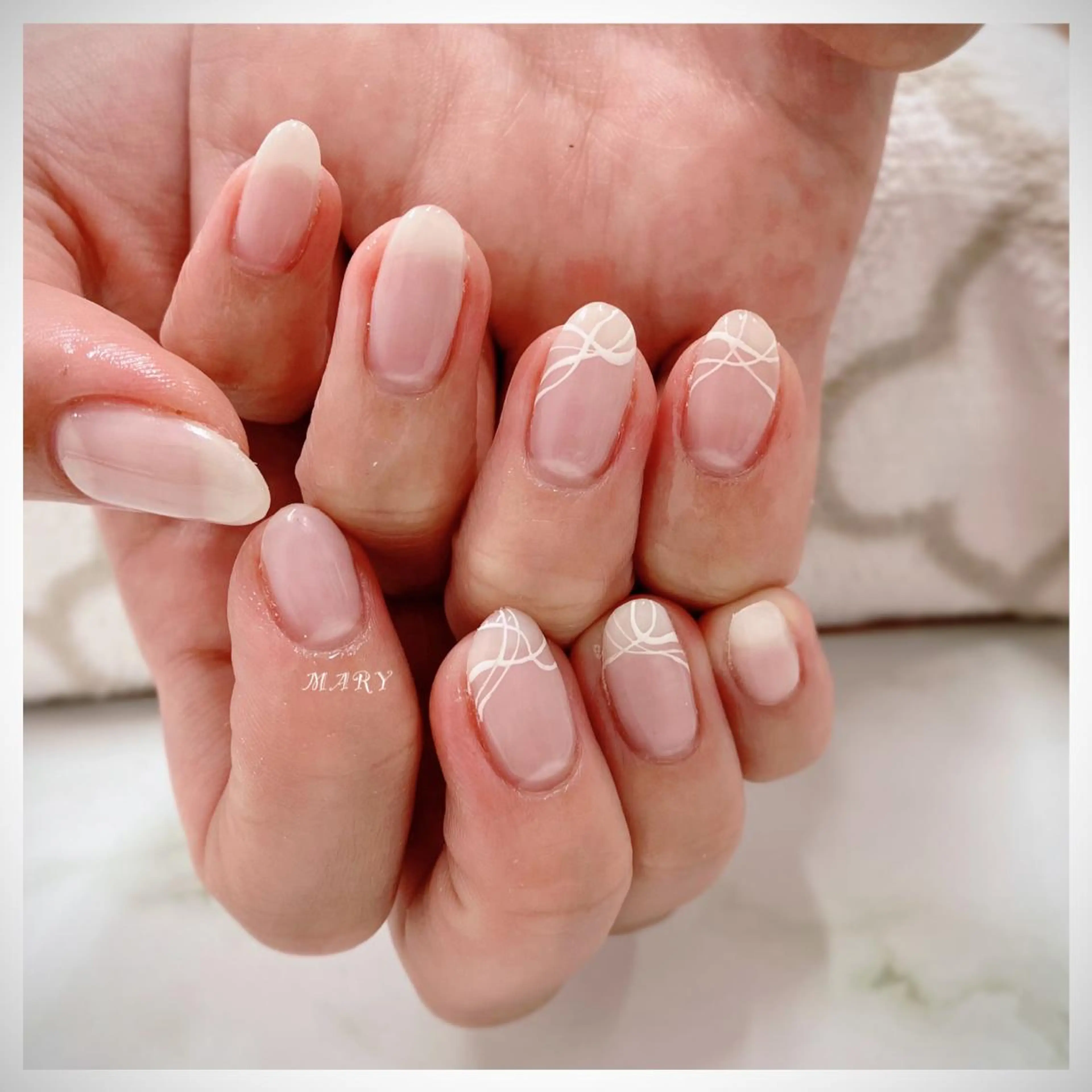 ネイル ニュアンスネイル ホワイト ハンドネイル Mary nail所属・Mary nail .narumiのネイルデザイン