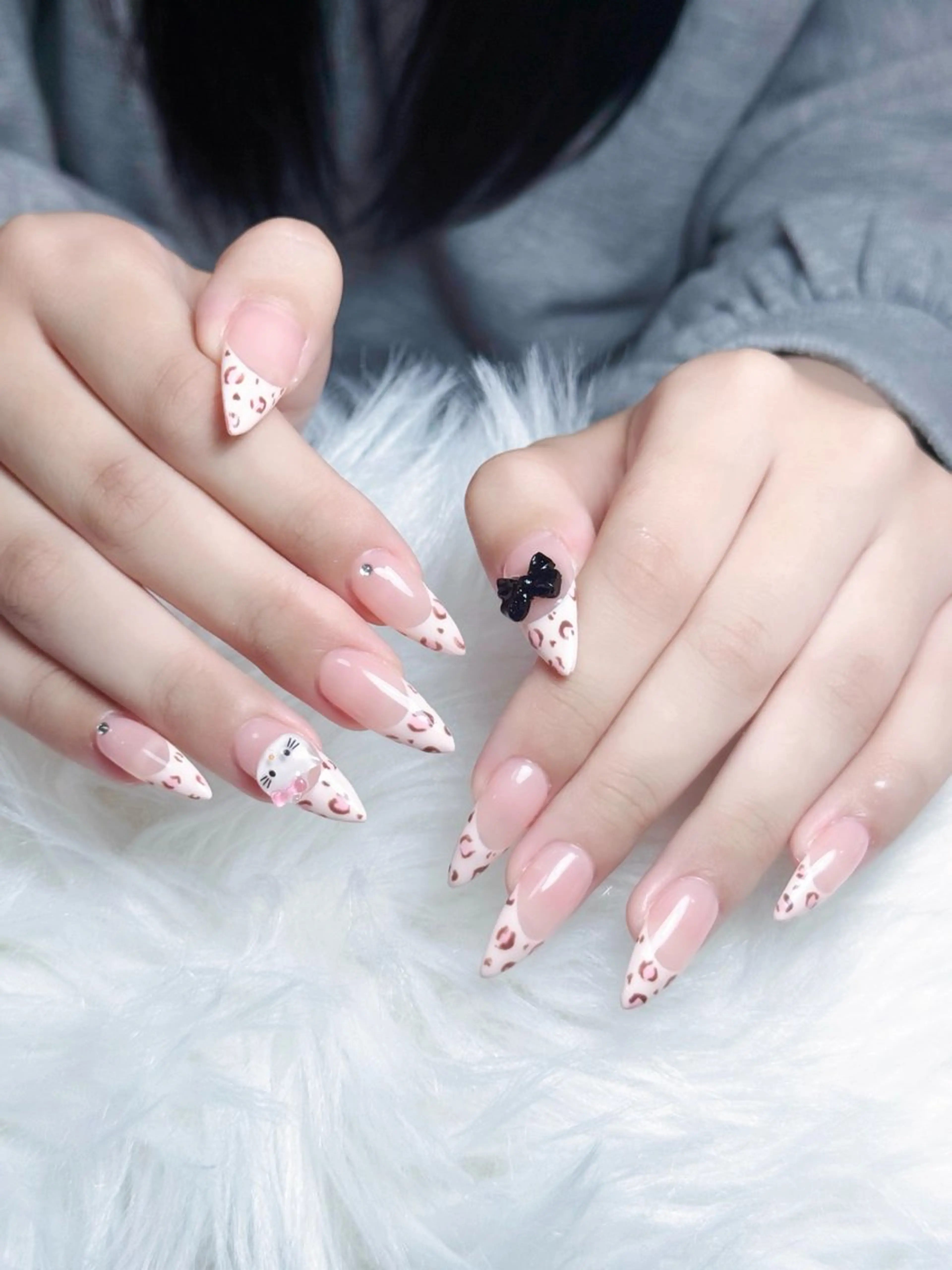 ネイル フレンチネイル ジェルネイル キラキラネイル 韓国ネイル マグネットネイル Julli nail studio所属・Julli NailStudioのネイルデザイン
