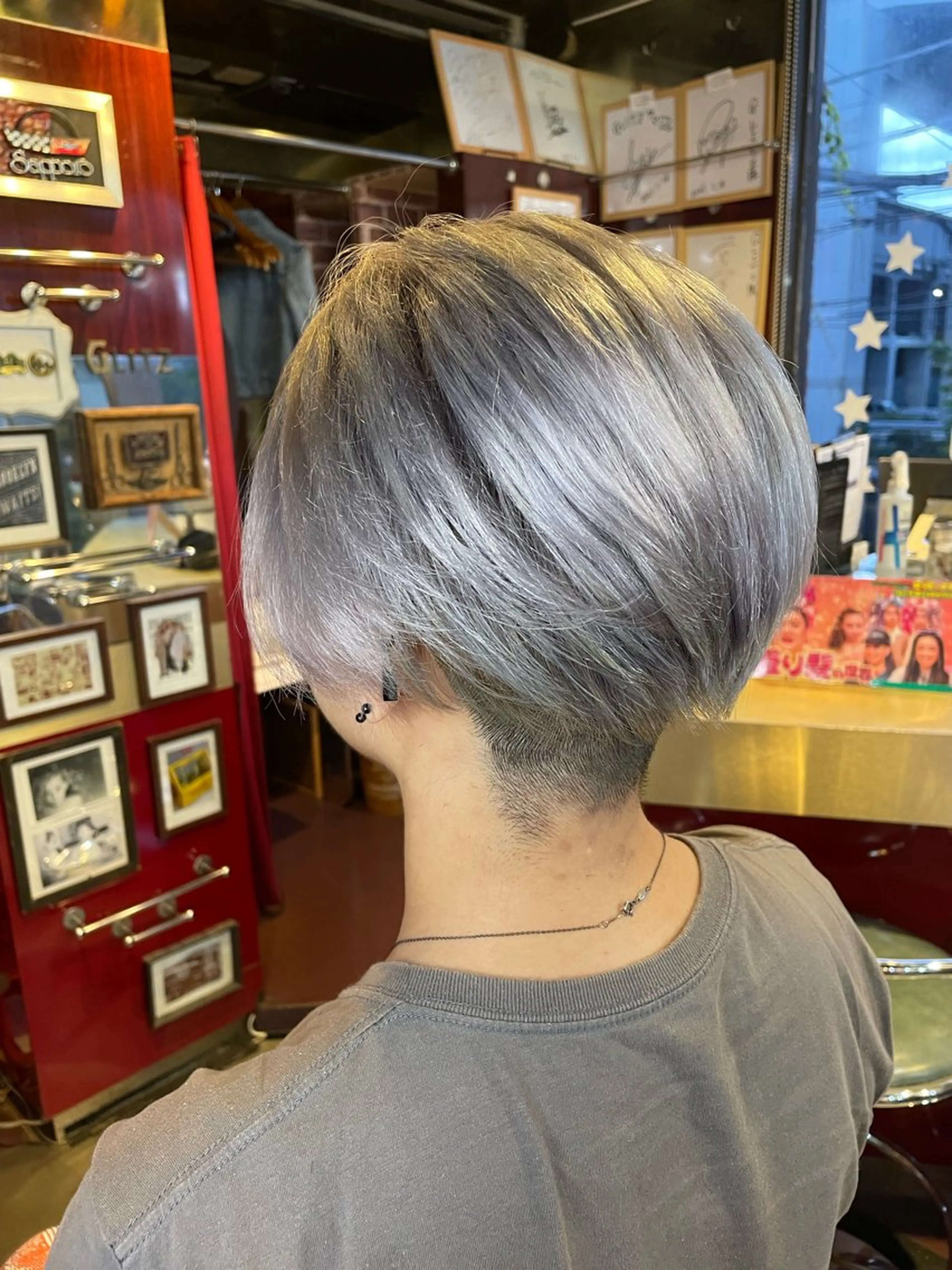 ショート カラー ダブルカラー ラベンダーカラー シルバー ショートヘア 👑派手髪/カット 👑ANRYのヘアスタイル